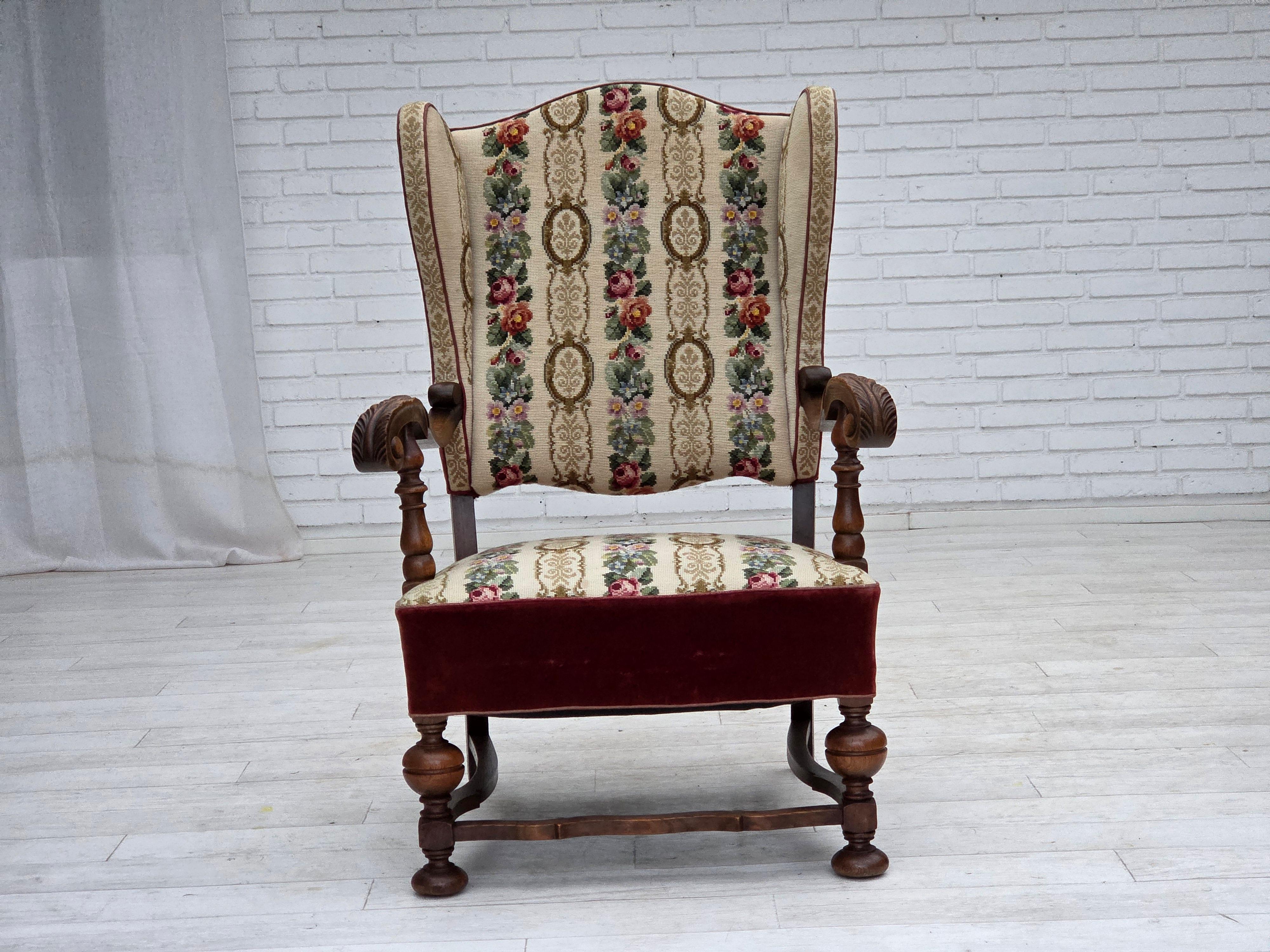 Años 50, sillón danés orejero, tejido de lana, terciopelo rojo para muebles, madera de fresno. Ceniza en venta