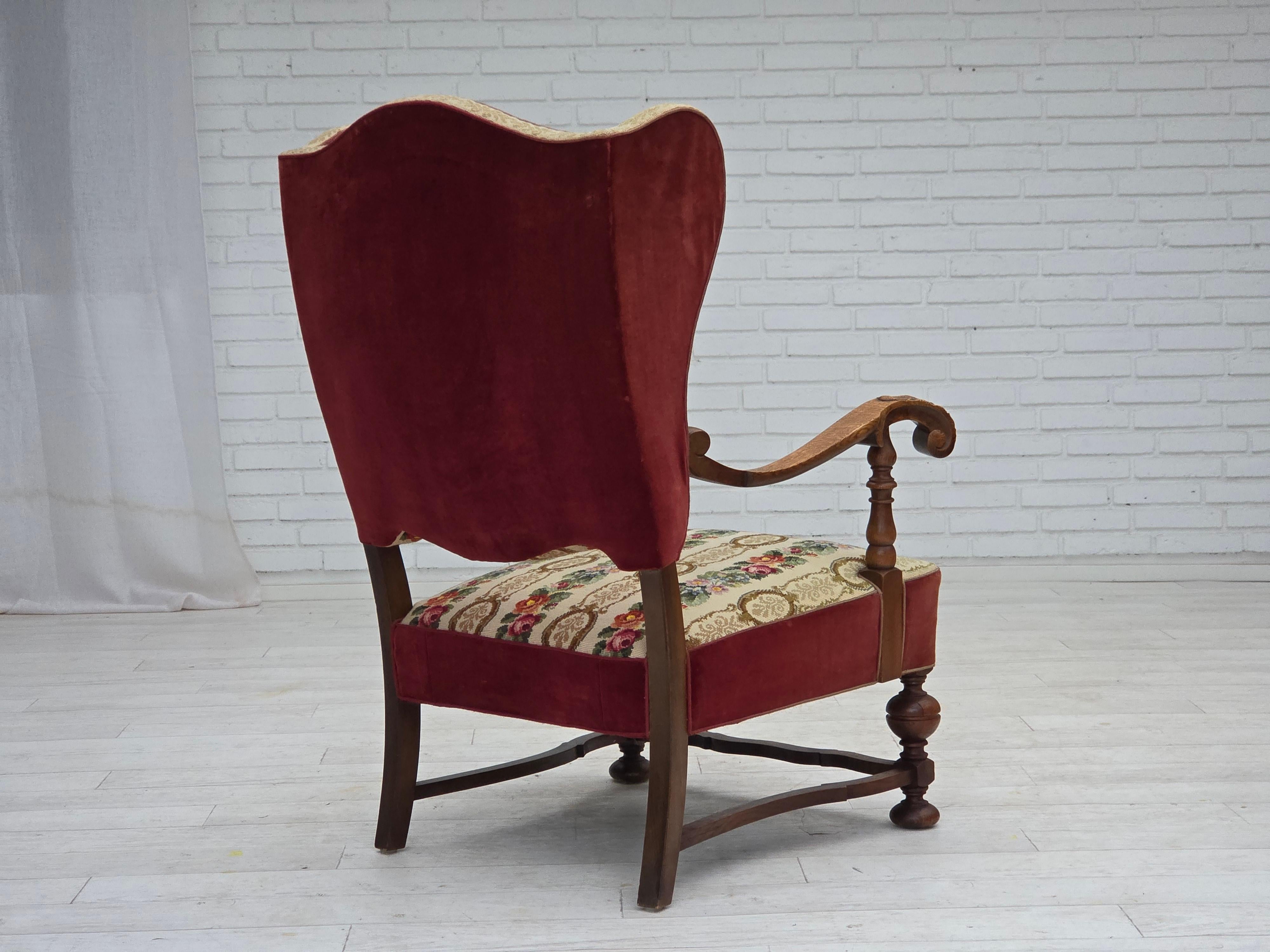 Años 50, sillón danés orejero, tejido de lana, terciopelo rojo para muebles, madera de fresno. en venta 2