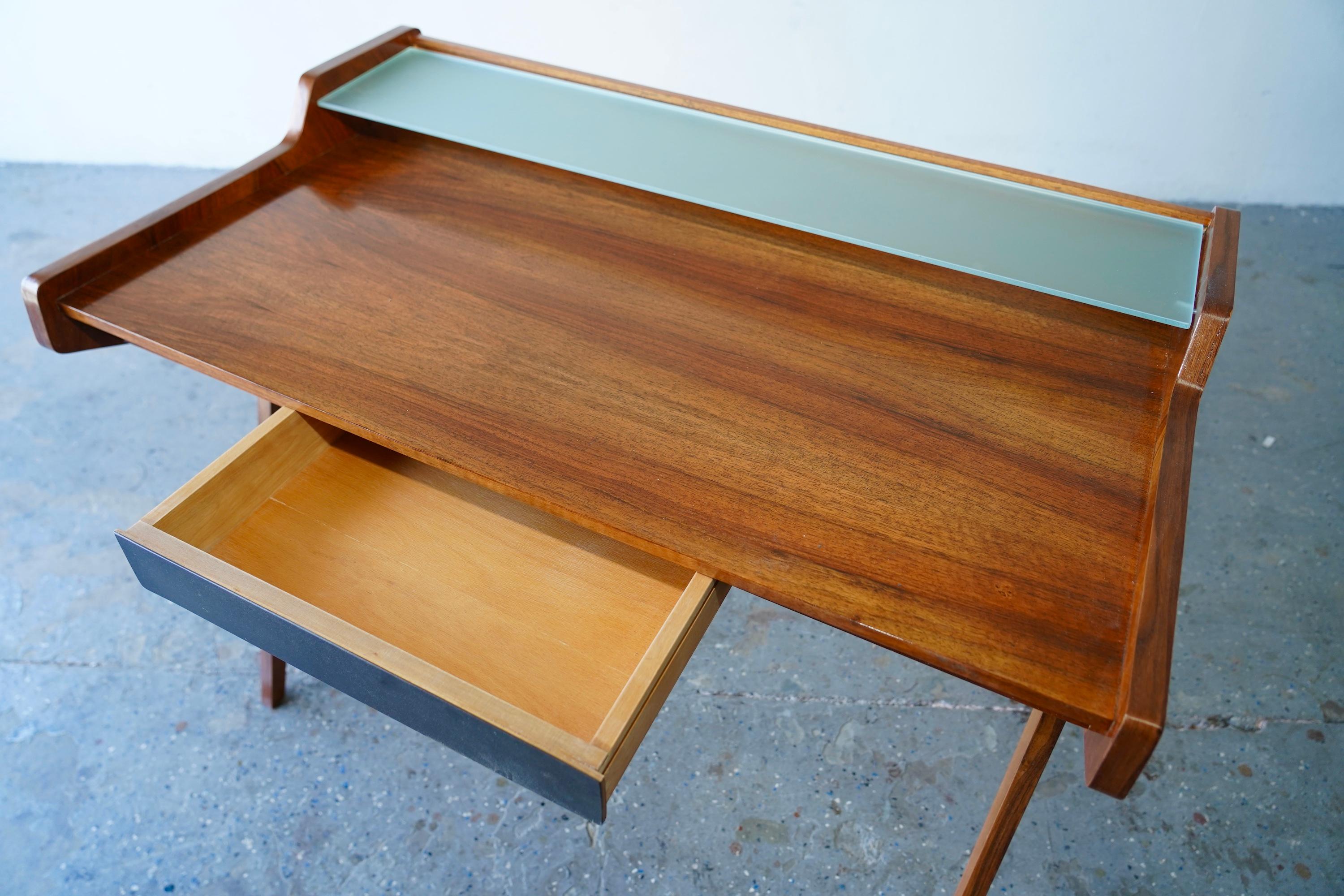 1950s Danish Writing Desk by Helmut Magg — Restored Design Classic
This elegant lady's writing desk, designed by Helmut Magg and produced by the Neue Gemeinschaft für Wohnkultur (WK Möbel) in the 1950s, exemplifies the refined simplicity of