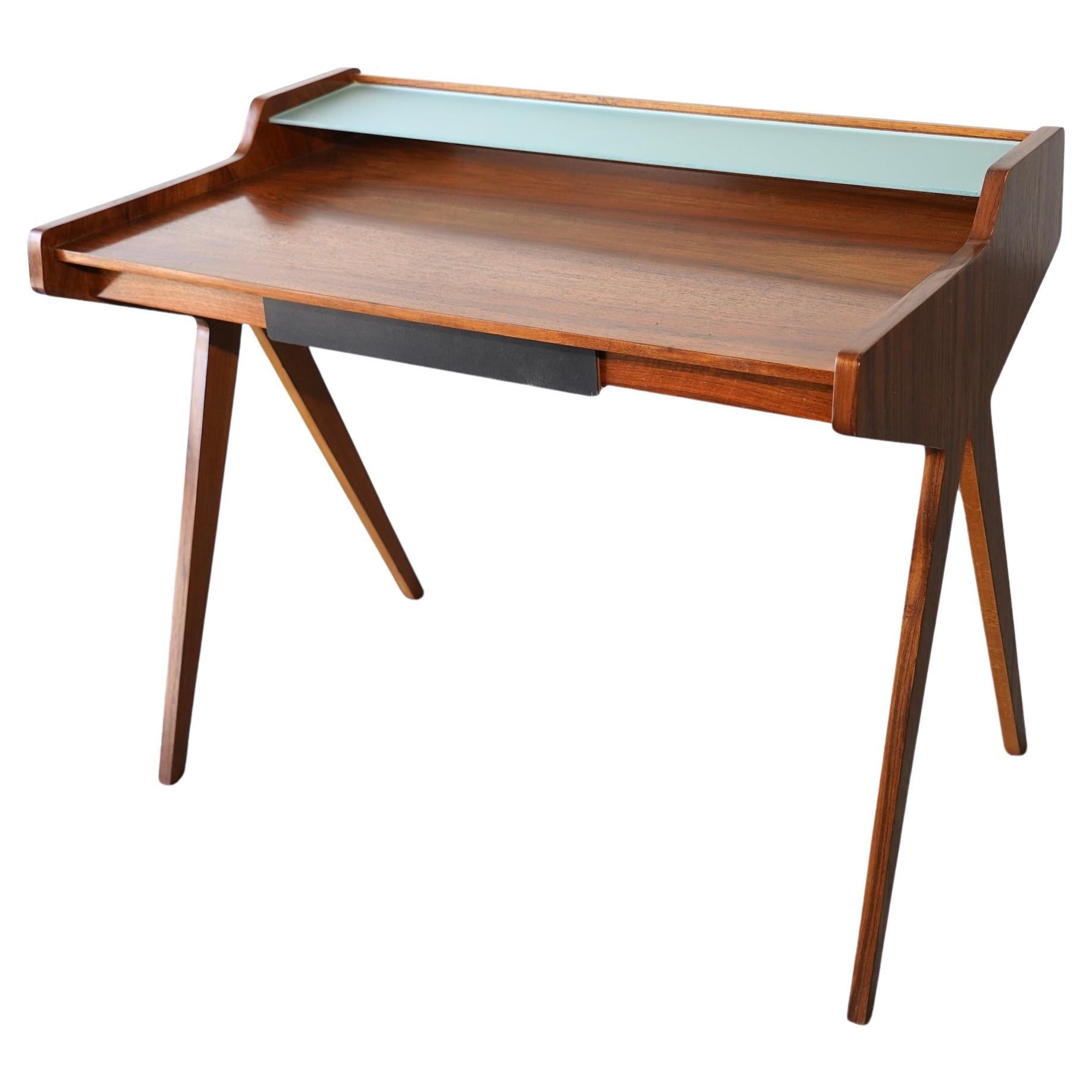 1950er Jahre Dänischer Schreibtisch von Helmut Magg - Restaurierter Design Classic
