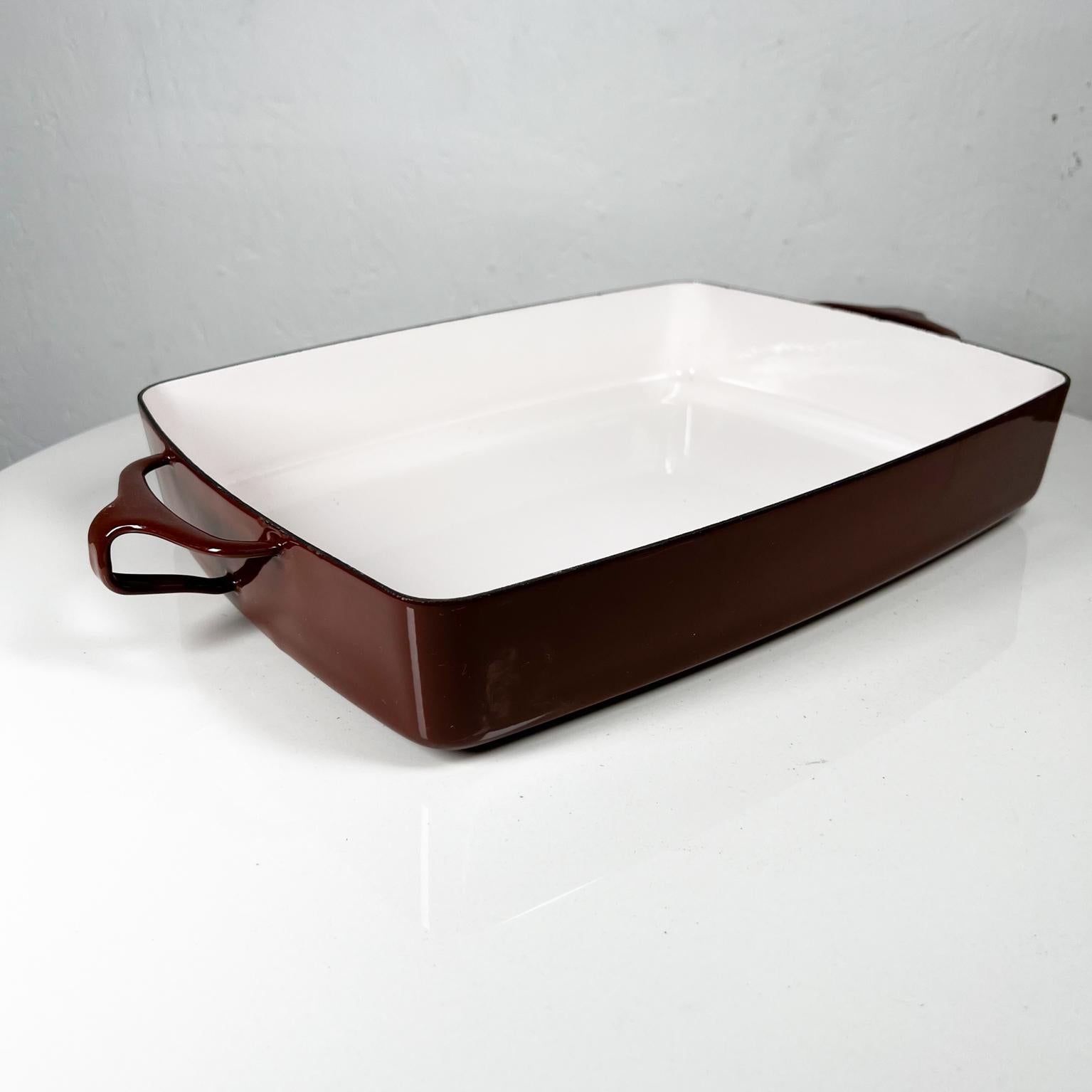 1950s Dansk Designs Jens Quistgaard large brown Enamel Casserole Paella bake pan
9.75 d x 16.13 w x 2.13 tall
Kobenstyle Made in France. Stamped.
Clean. Few nicks around the edges (upper lip of casserole)
Preowned vintage condition.
See images