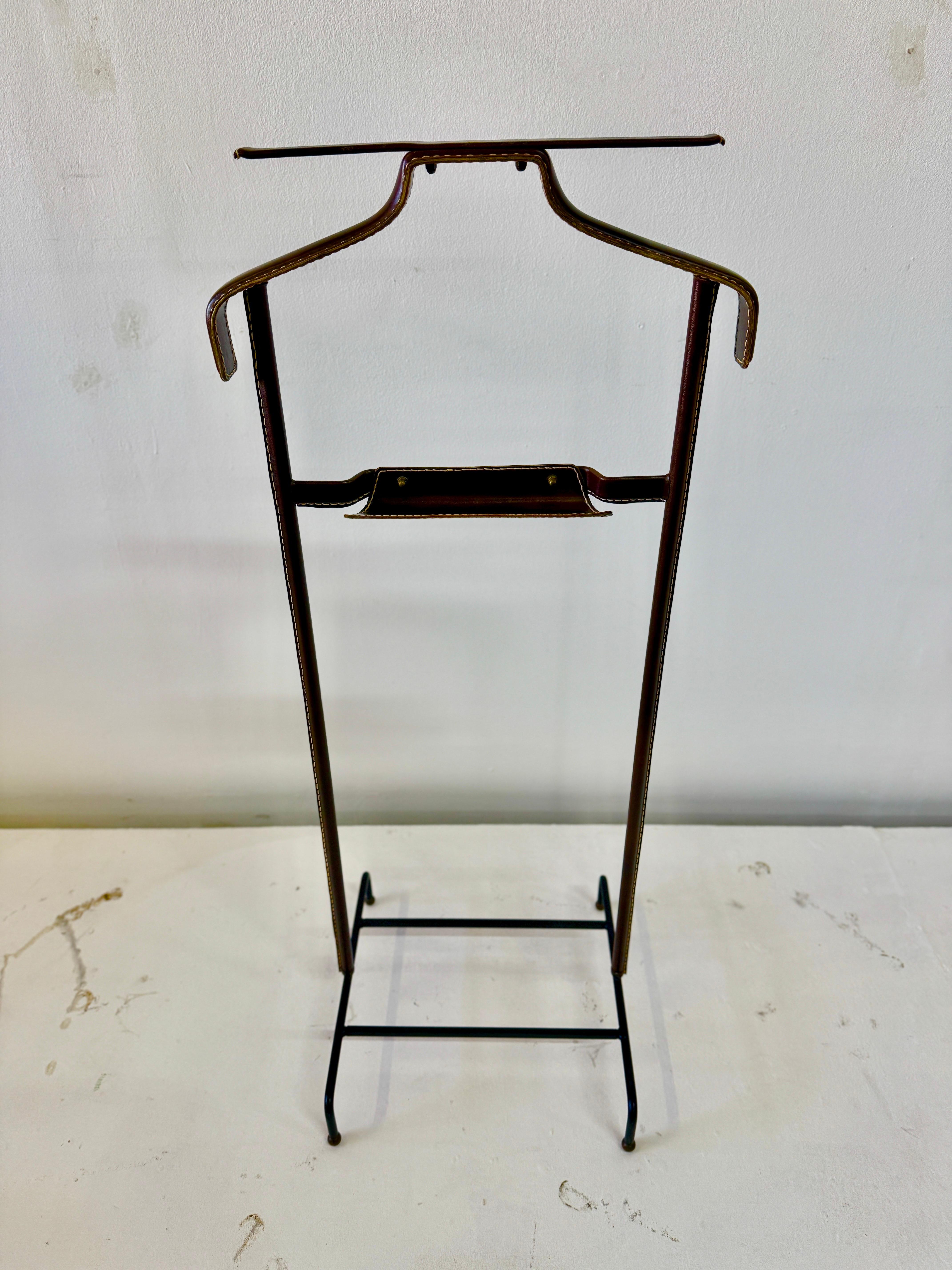 Valet de chambre en cuir Stitch by Stitch par Jacques Adnet, 1950 en vente 3