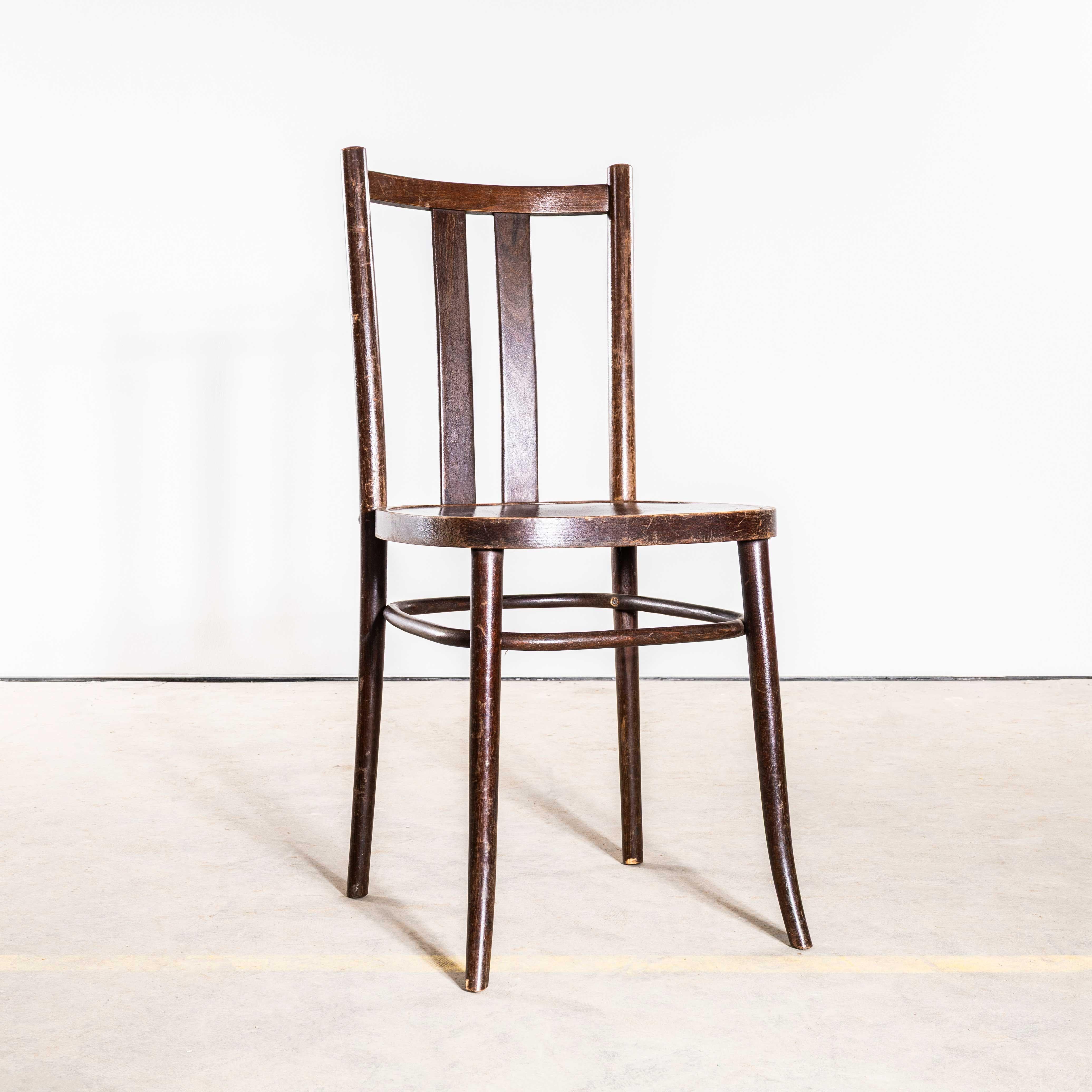 Chaises de salle à manger en bentwood raffiné en chêne foncé des années 1950 Bon état - En vente à Hook, Hampshire
