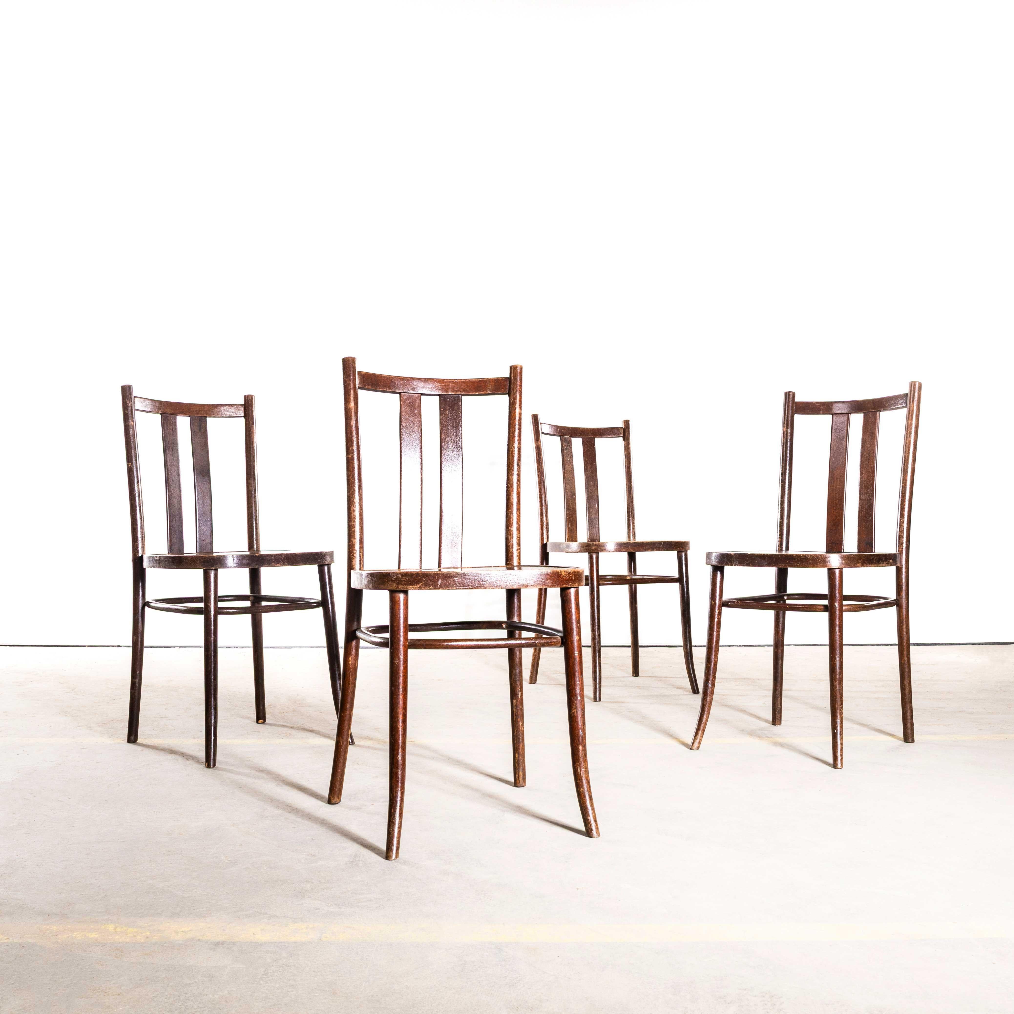 Chaises de salle à manger en bentwood raffiné en chêne foncé des années 1950 en vente 1