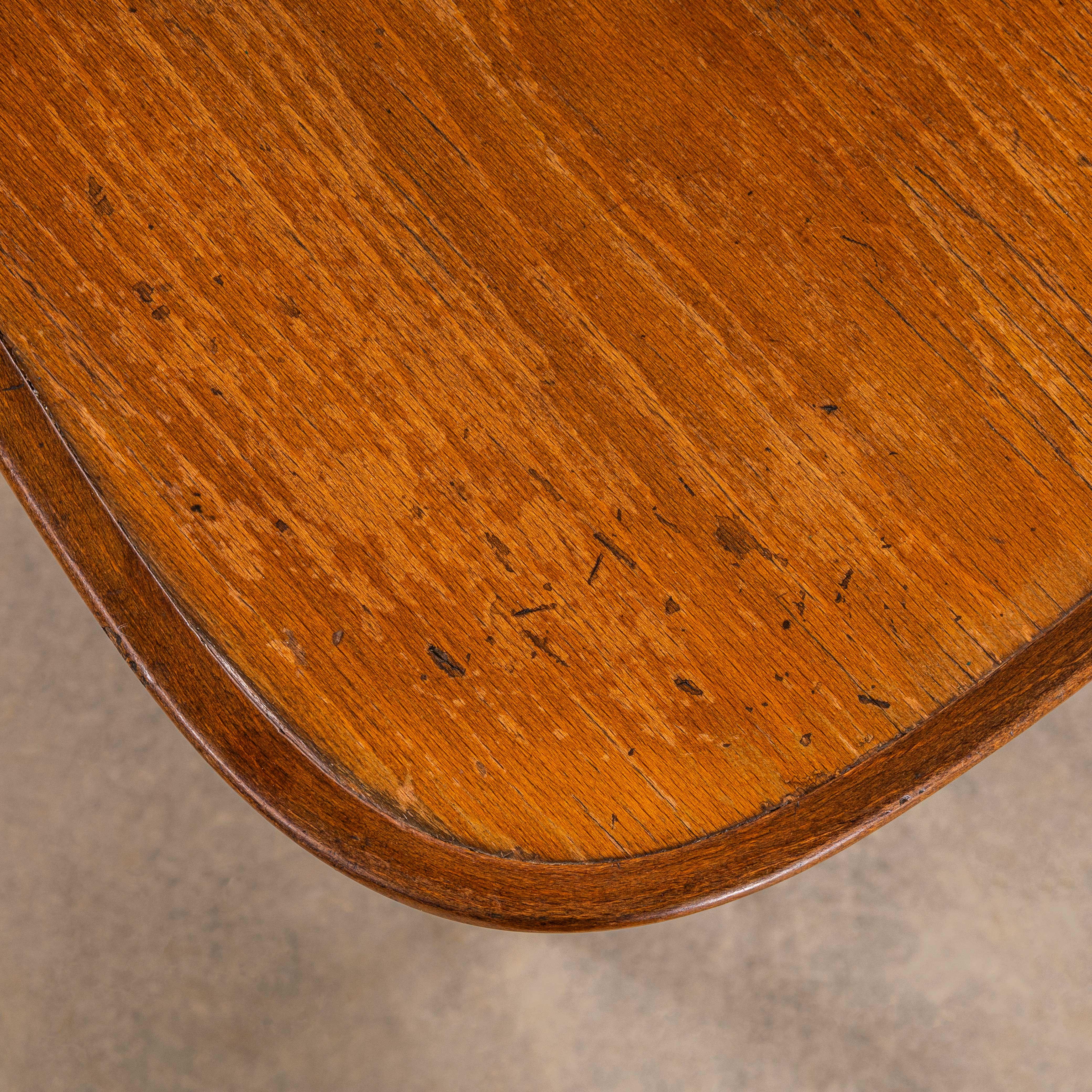 Sillas de comedor de madera curvada con respaldo simple de roble oscuro de los años 50 en venta 3