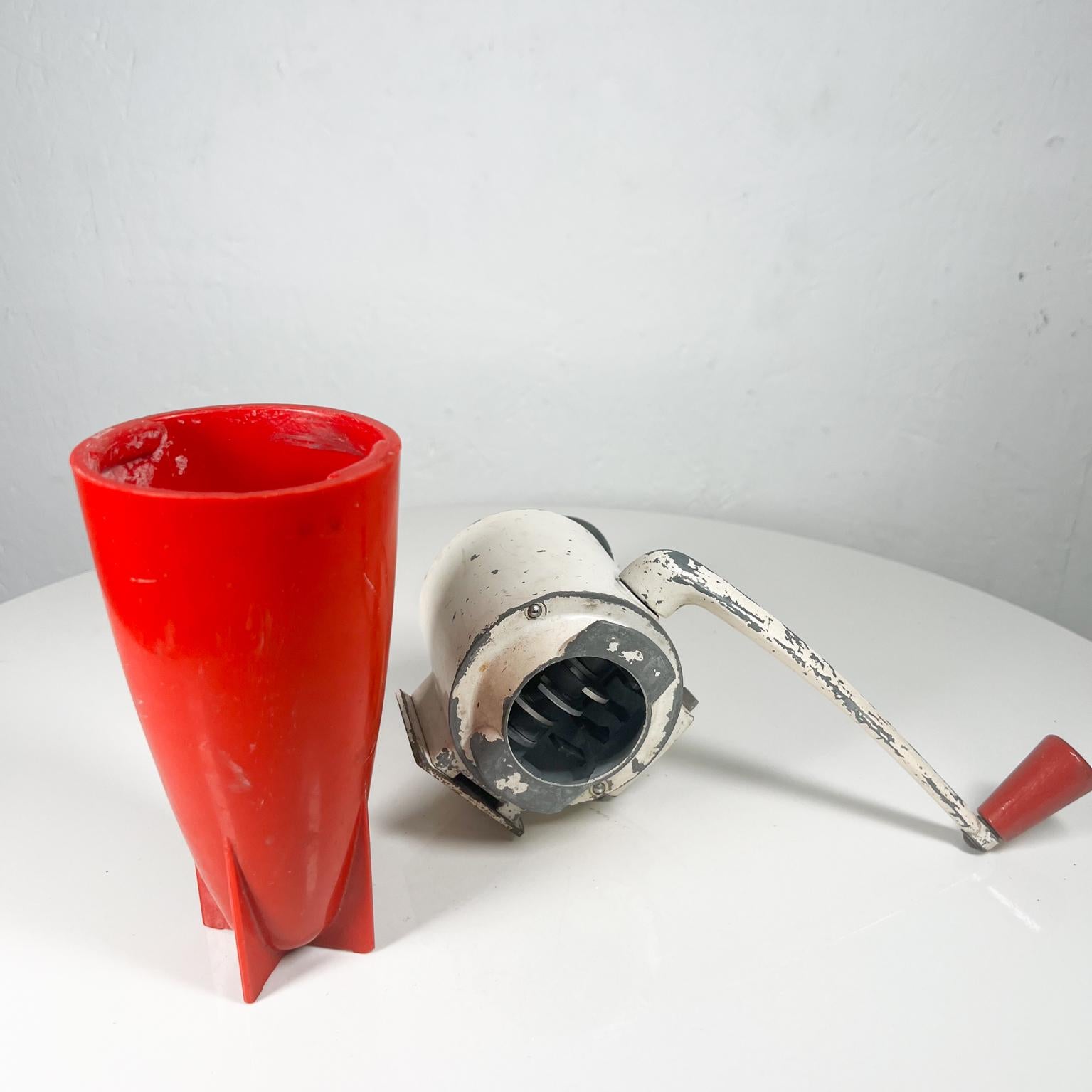 1950s Dasey Corp Triple Rocket Ice Crusher Red and White 2