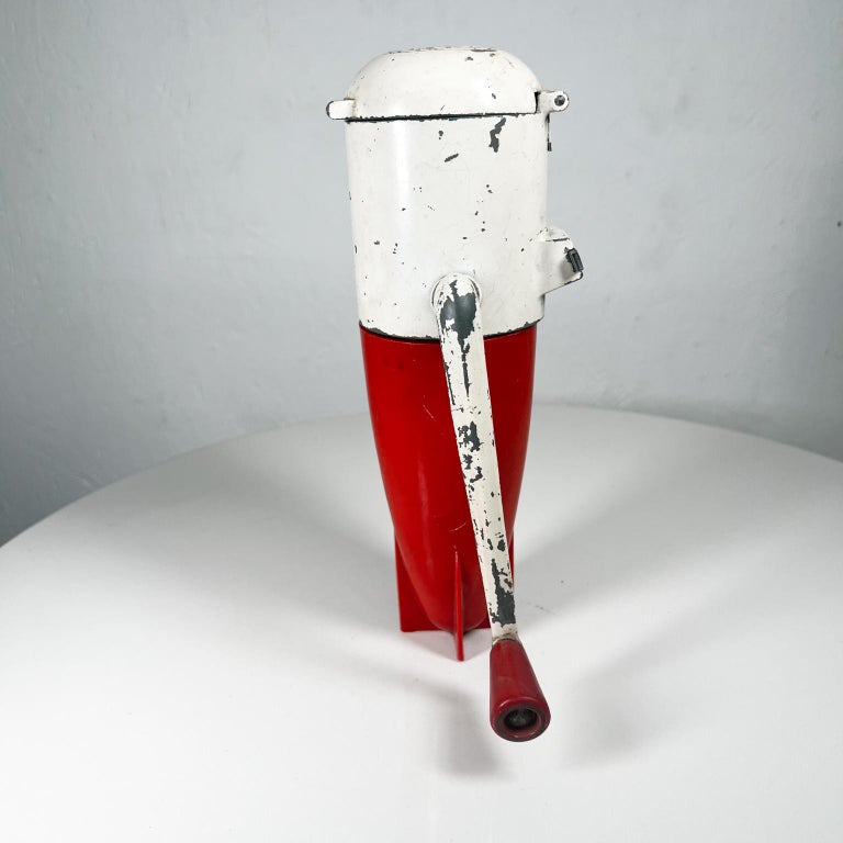 1950s Dasey Corp Triple Rocket Ice Crusher Red and White For Sale at