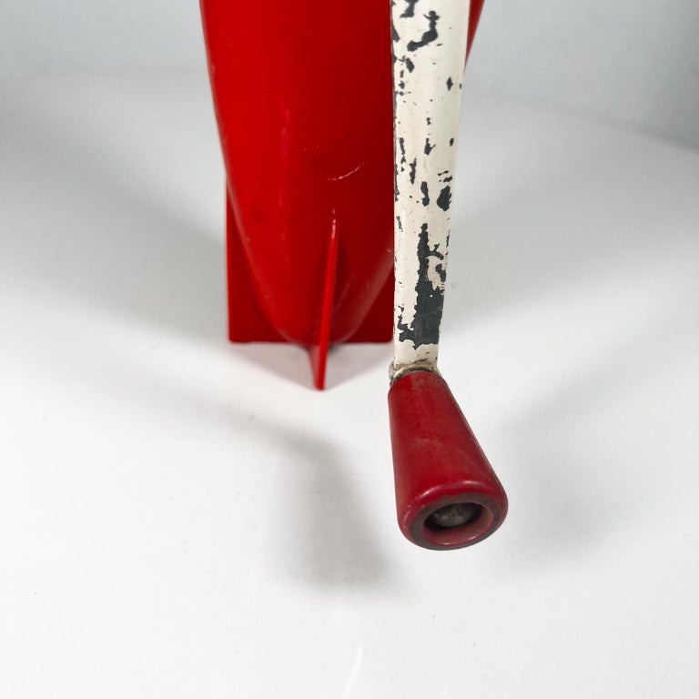 1950s Dasey Corp Triple Rocket Ice Crusher Red and White For Sale at