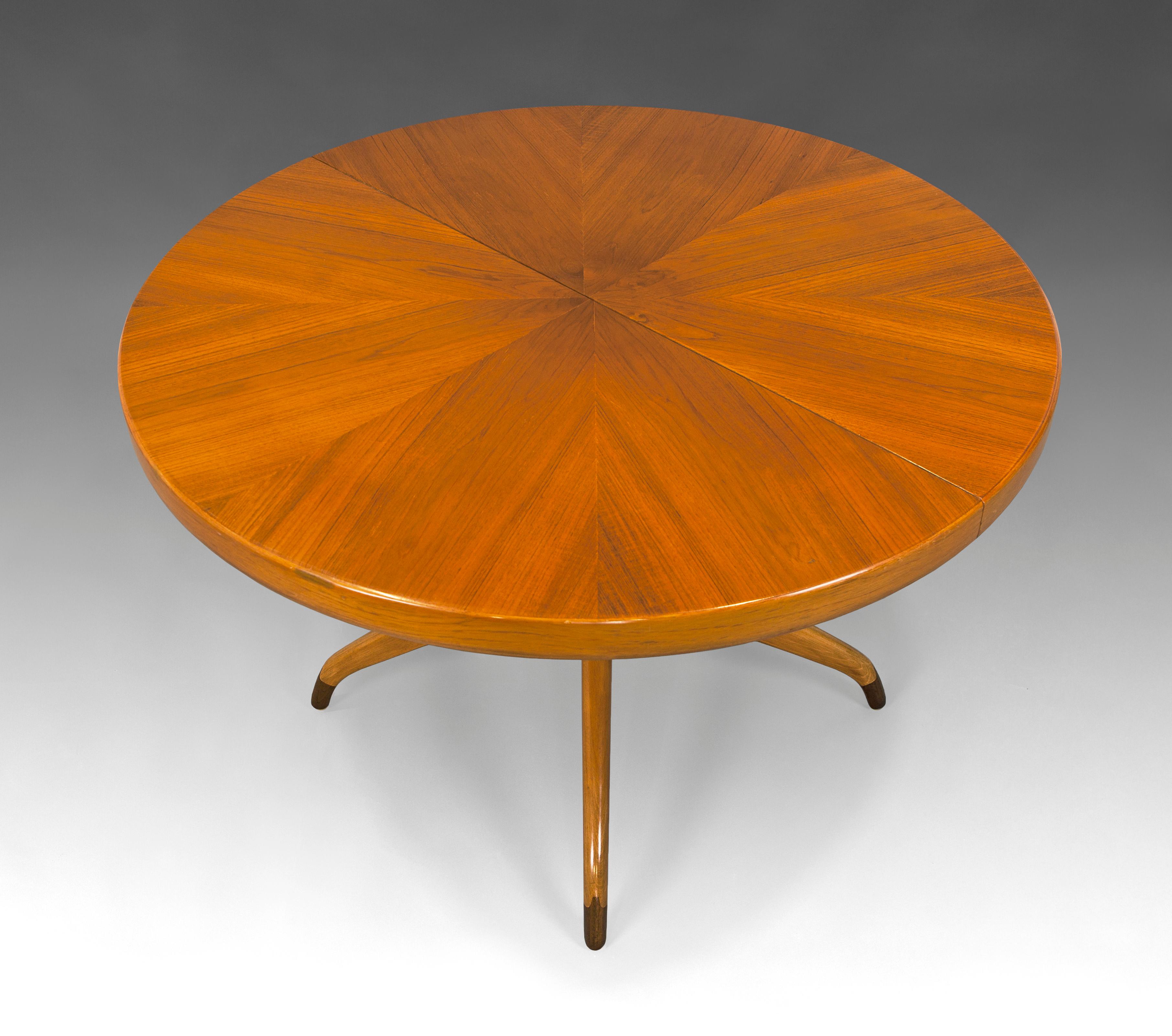 1950's David Rosen Round Dining Table in Teak and Rosewood In Good Condition In Madrid, ES