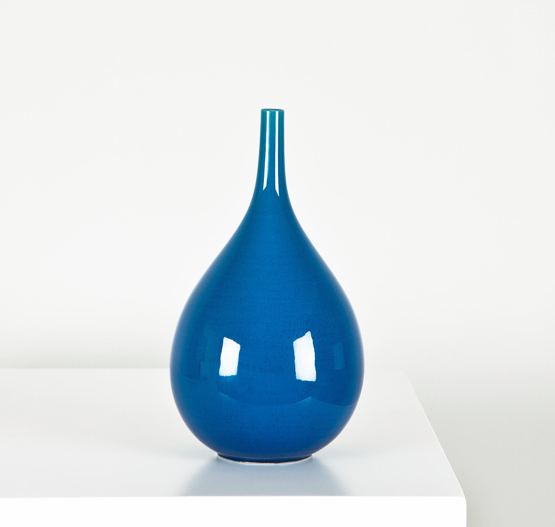 Raindrop Enameled Stoneware Vase by Carl-Harry Stålhane for Rörstrand. Sweden, 1950s.
Very good condition. vintage product without defects.