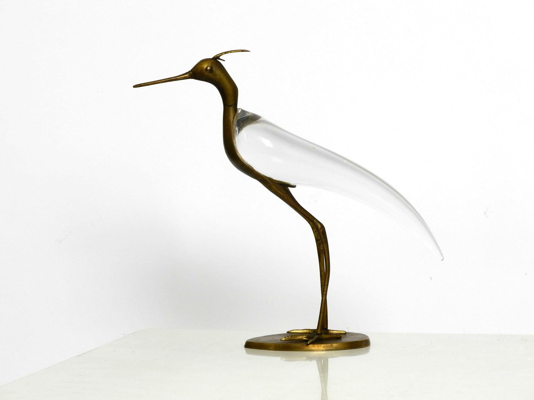 Very beautiful decorative mid century modern heron made of solid brass and with a torso made of clear glass. Designed by Luca Bojola for Licio Zanetti. Florence Italy.
Very high quality with many details.
With beautiful patina on the brass.
The