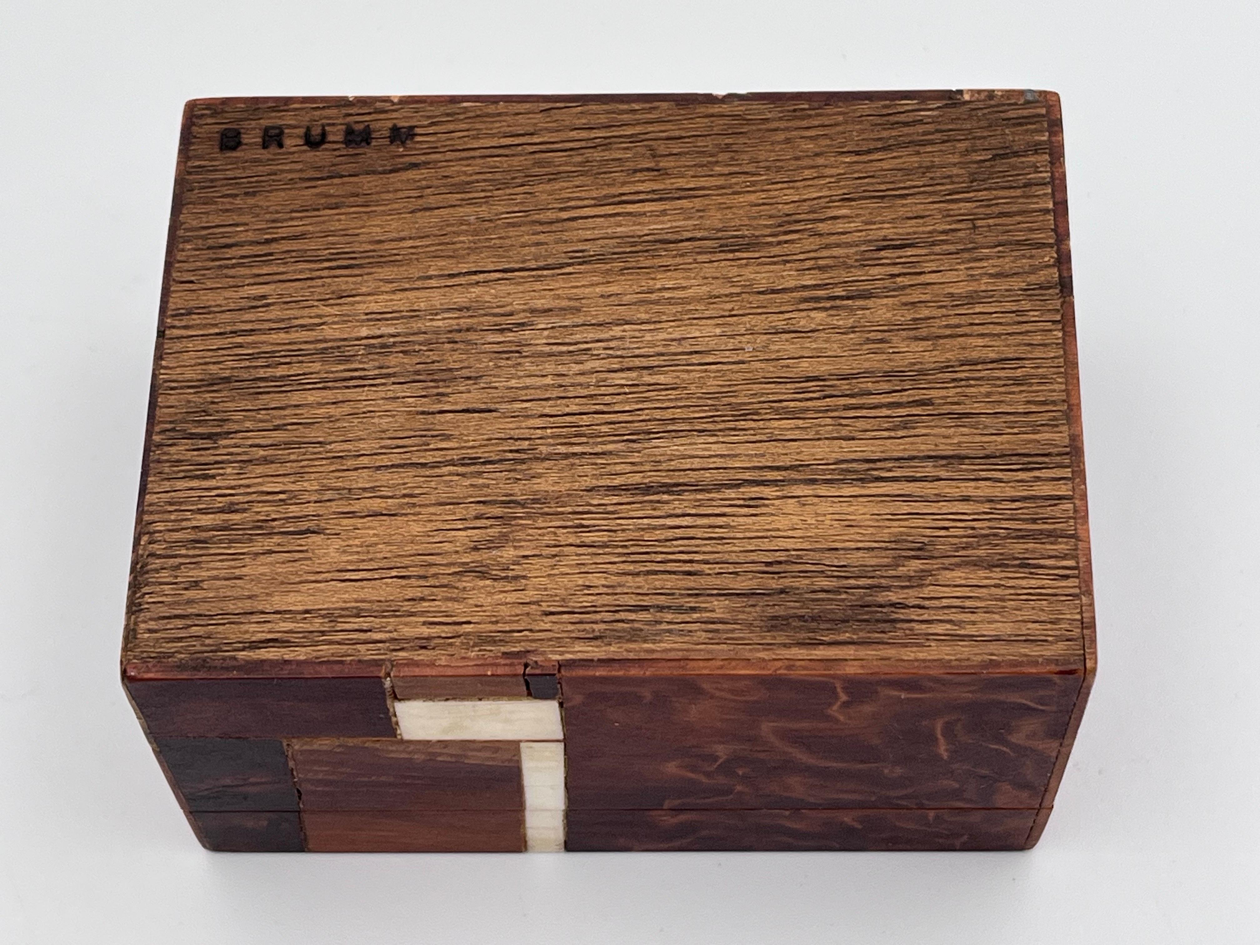 1950's  Boîte décorative MCM en bois incrusté de loupe de Norman Brumm en vente 5