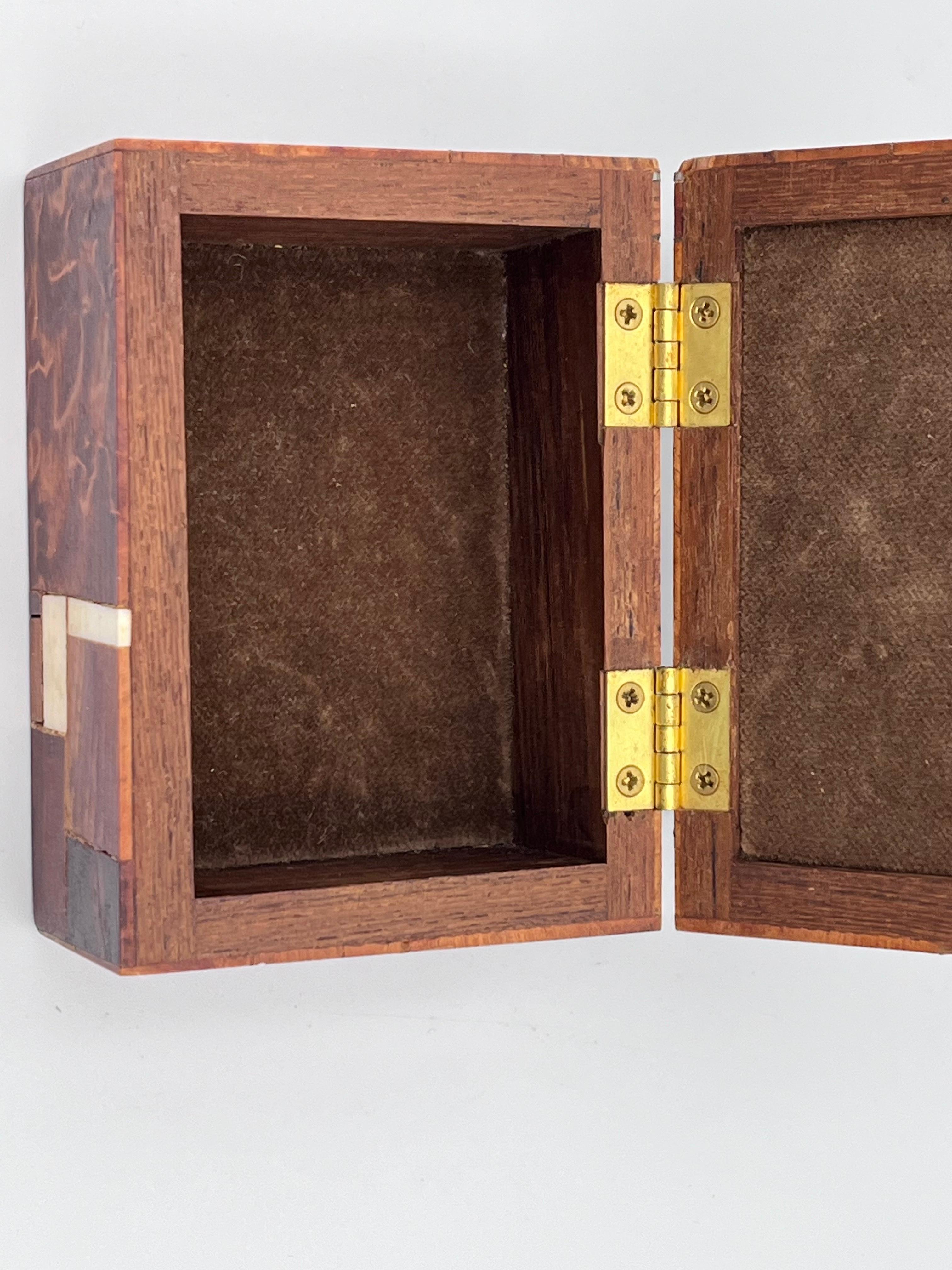 1950's  Boîte décorative MCM en bois incrusté de loupe de Norman Brumm en vente 8