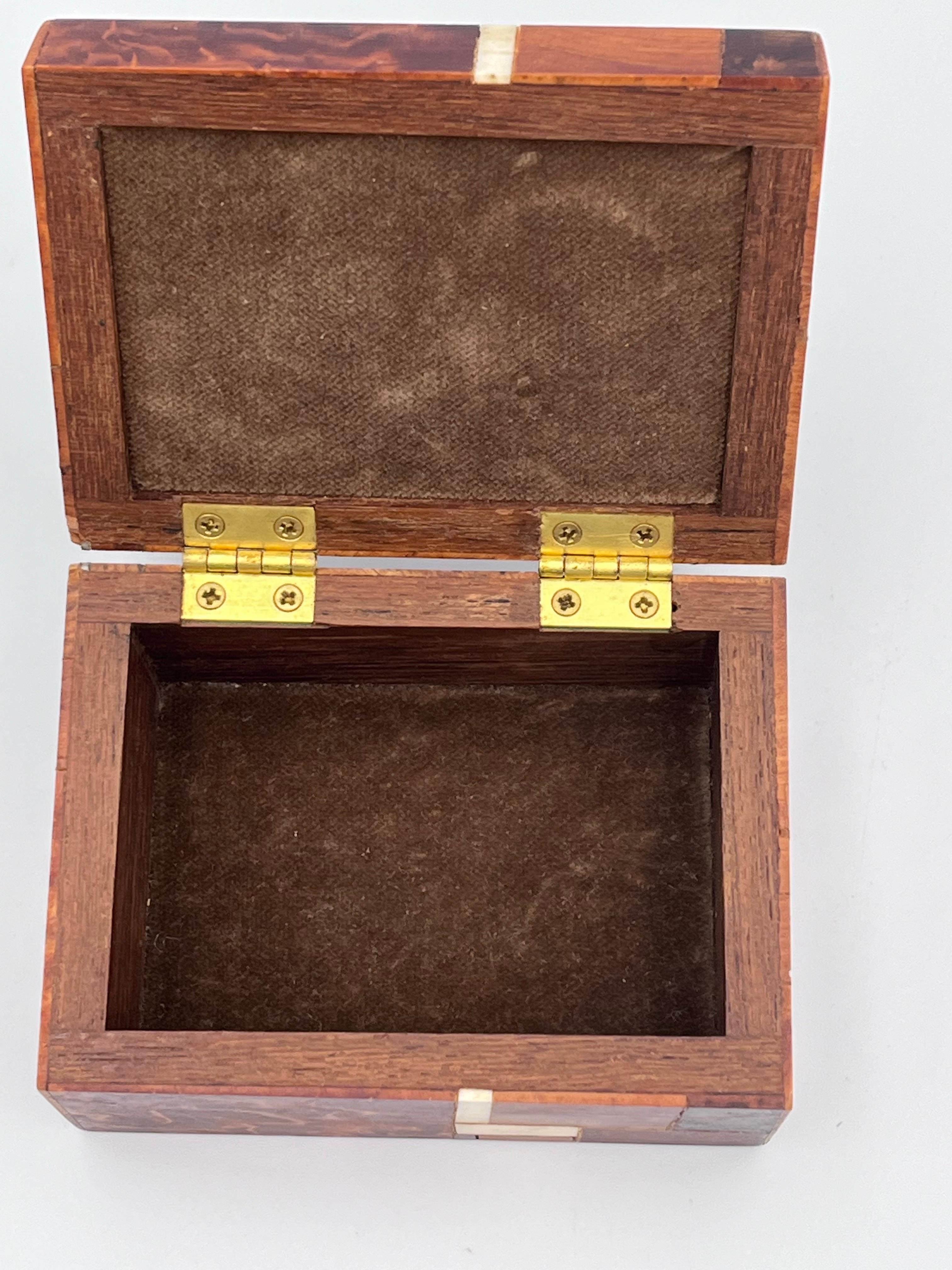 1950's  Boîte décorative MCM en bois incrusté de loupe de Norman Brumm en vente 9