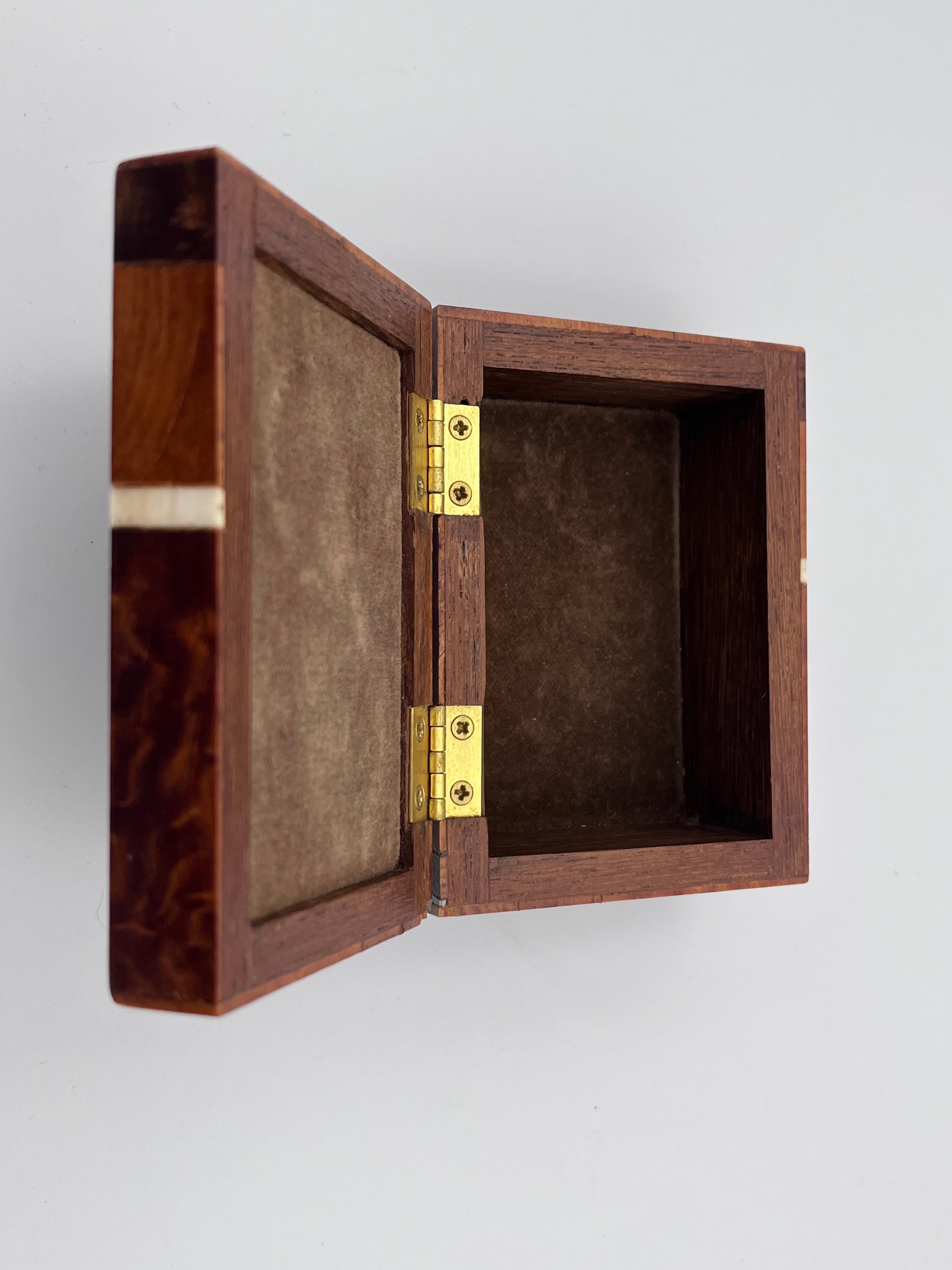 1950's  Boîte décorative MCM en bois incrusté de loupe de Norman Brumm en vente 12