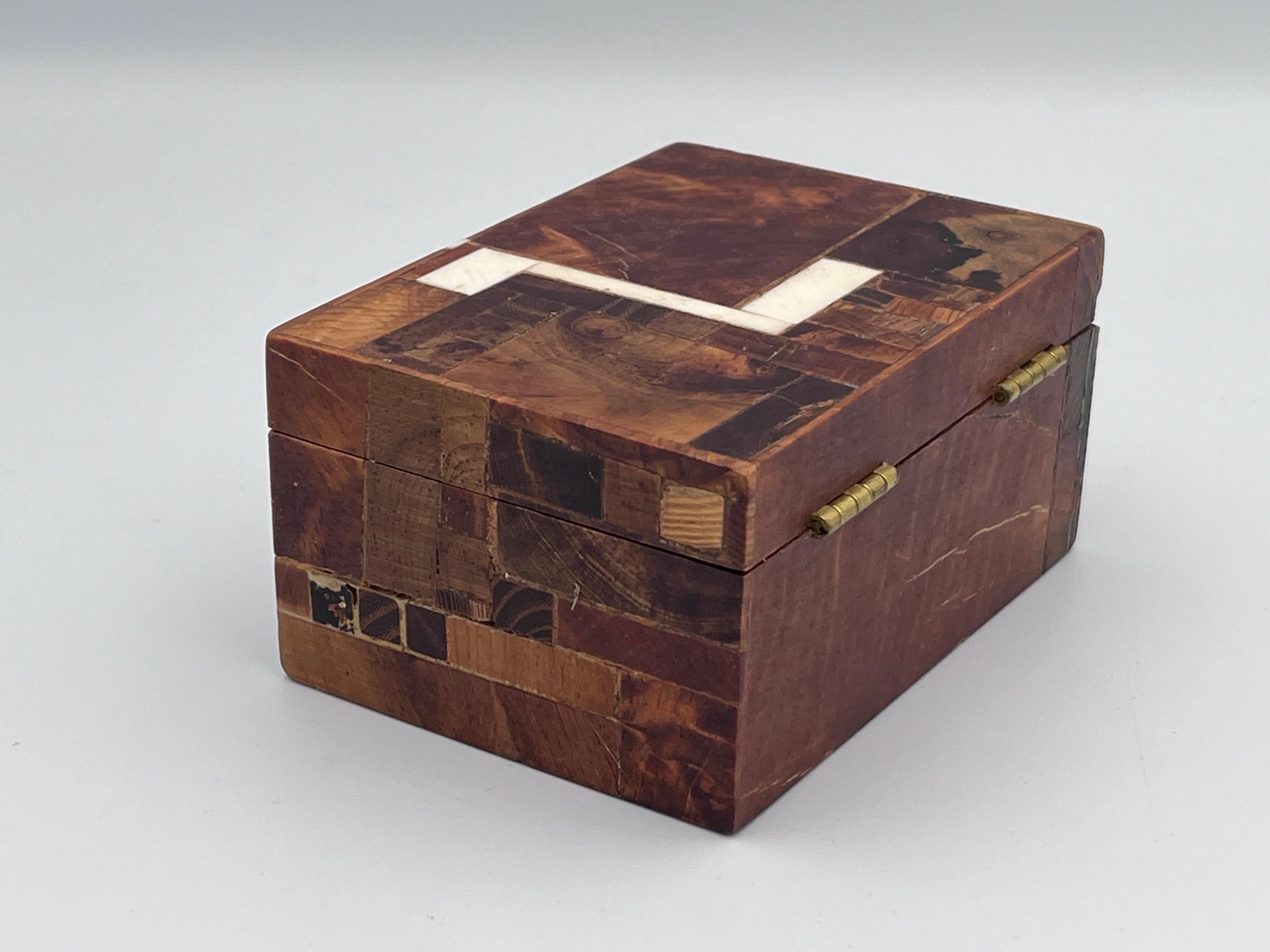 Milieu du XXe siècle 1950's  Boîte décorative MCM en bois incrusté de loupe de Norman Brumm en vente