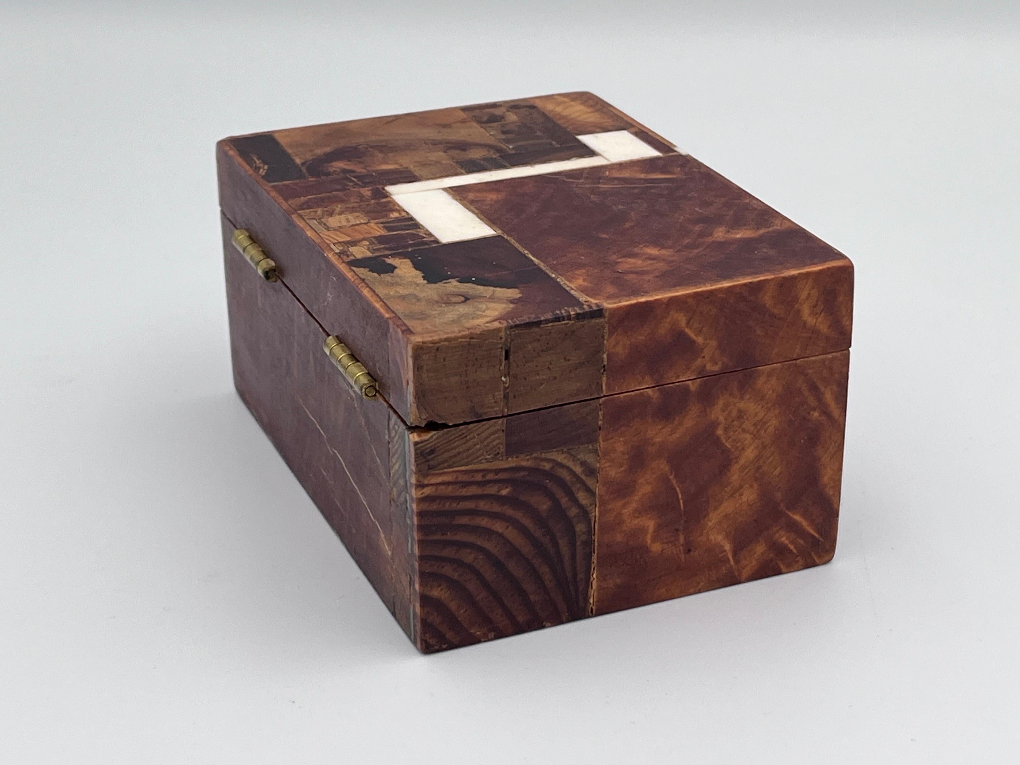1950's  Boîte décorative MCM en bois incrusté de loupe de Norman Brumm en vente 2