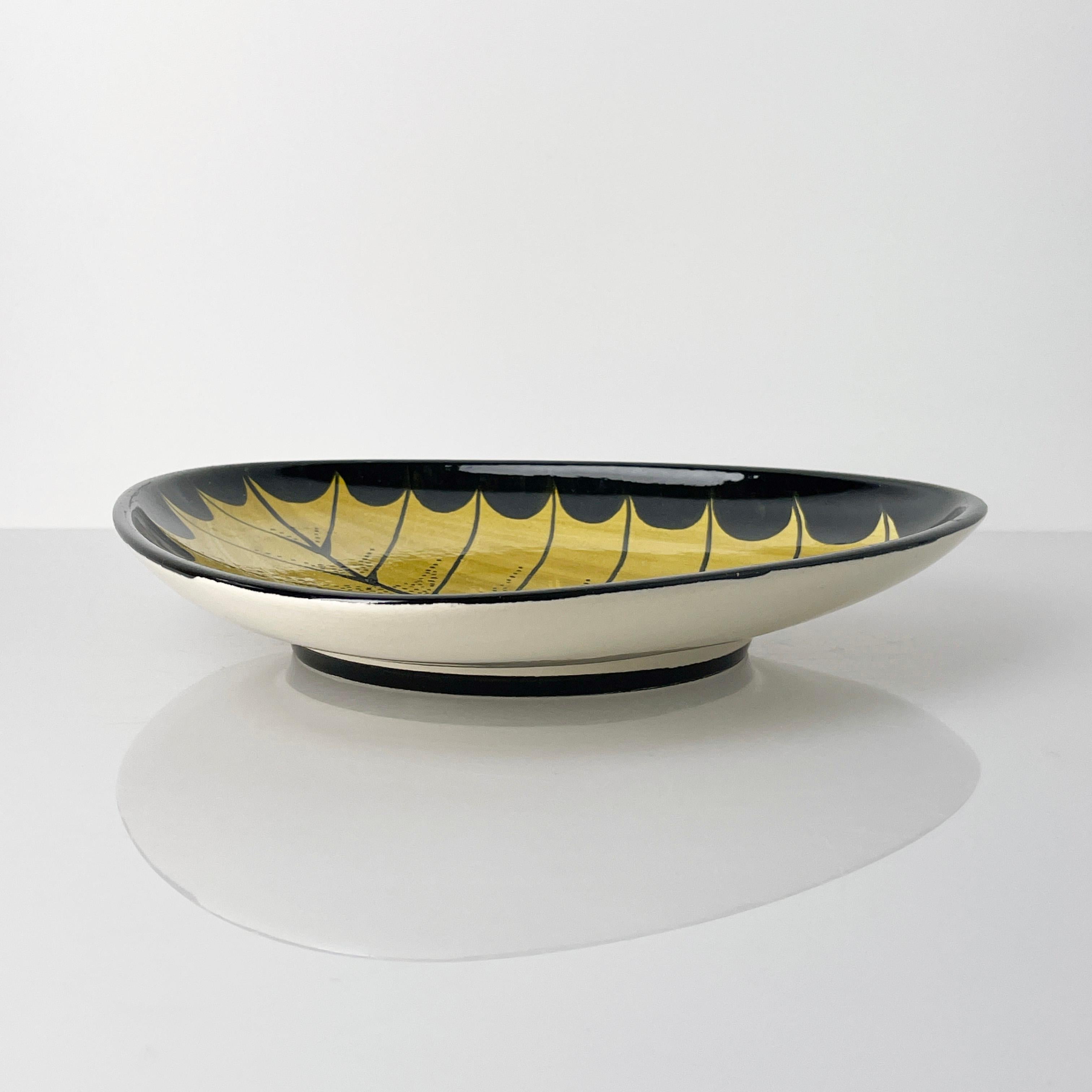 1950's Decorative Ceramic Plate / Bowl For Sale 2