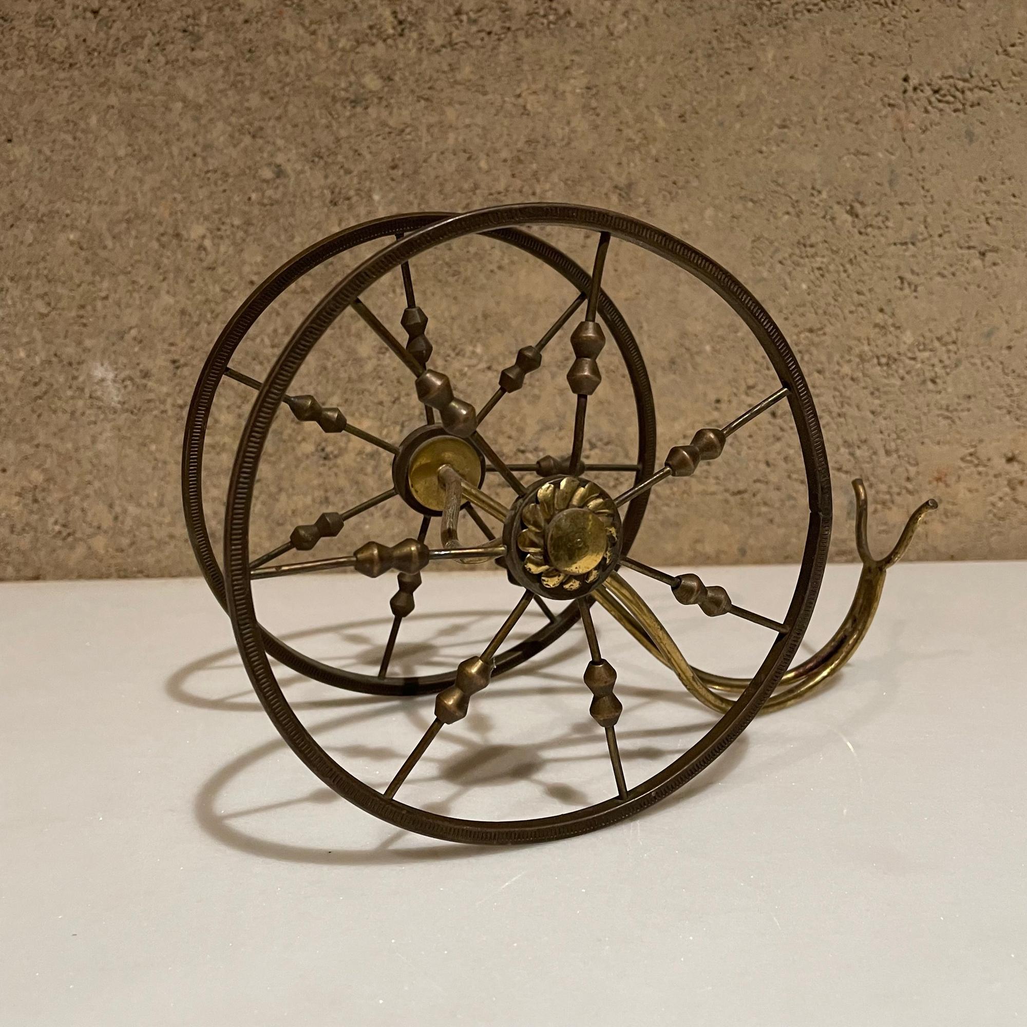1950s Decorative Wine Bottle Holder Spoke Wheel in Sculptural Brass from Italy   In Good Condition In Chula Vista, CA
