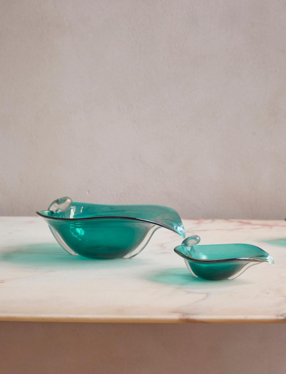 1950s Deep Marine Leaf Set by Alfredo Barbini- Bowl & 6 Cups In Good Condition For Sale In Florence, Tuscany