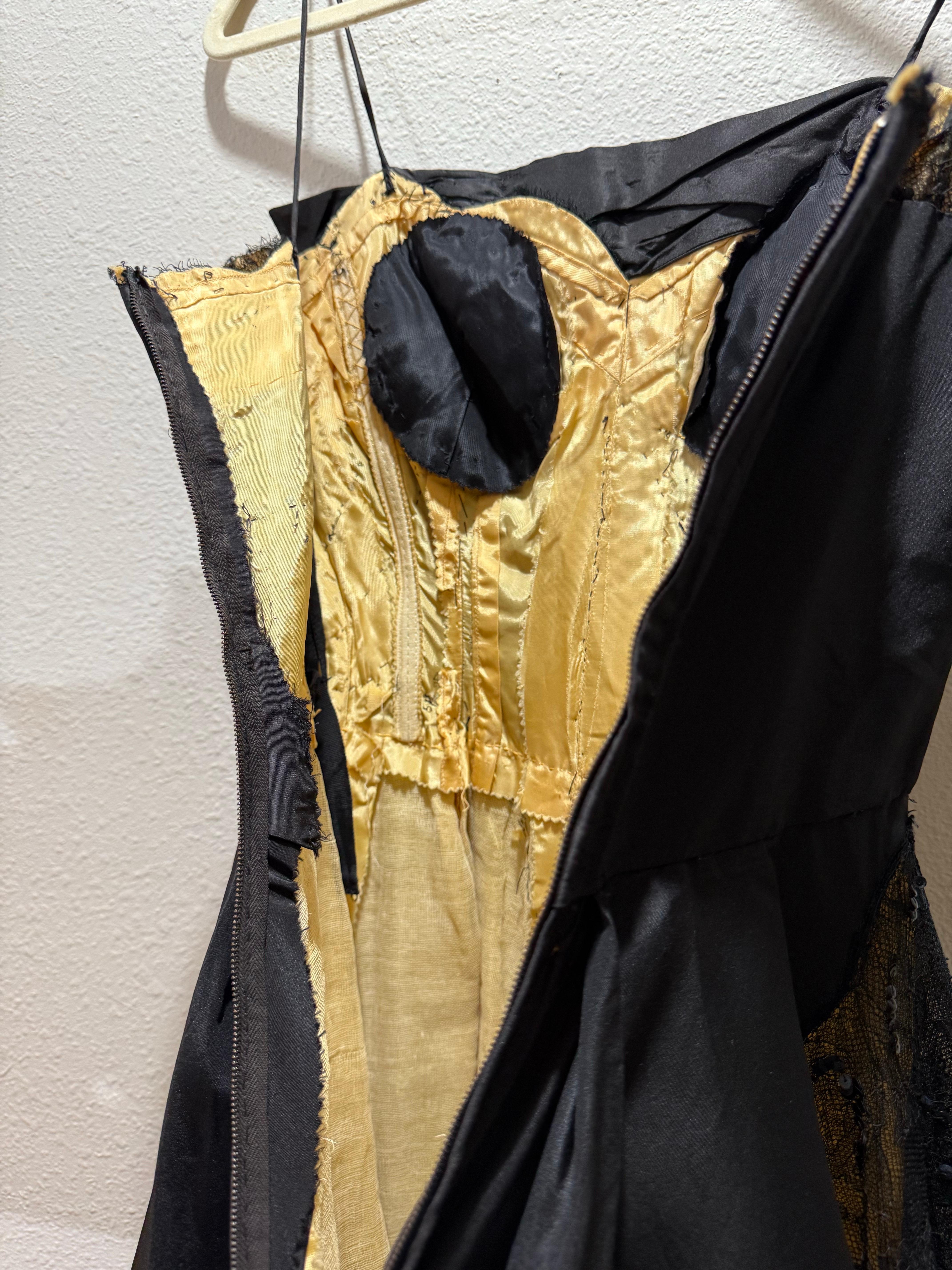 Abito senza spalline in taffetà di seta e pizzo Chantilly anni '50 di Demi-Couture in vendita 8