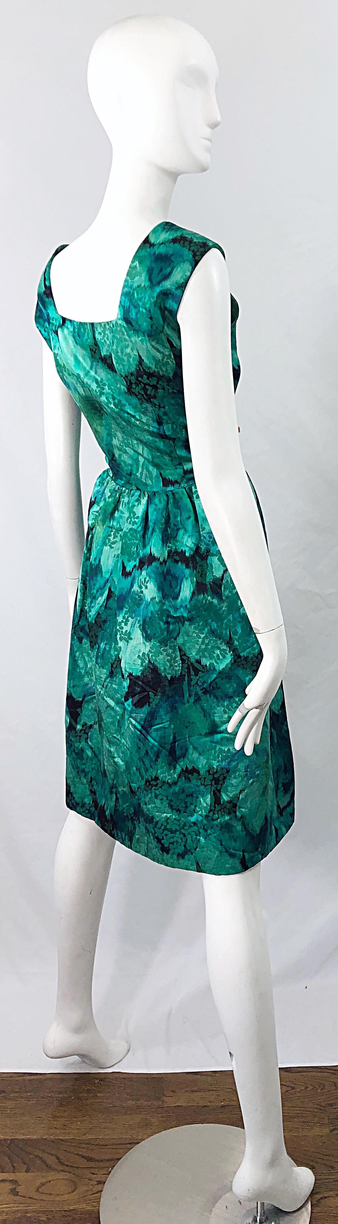 Vestido 1950s Demi Couture Verde Botánico Floral Seda Fit n' Flare Vintage 50s en venta 3