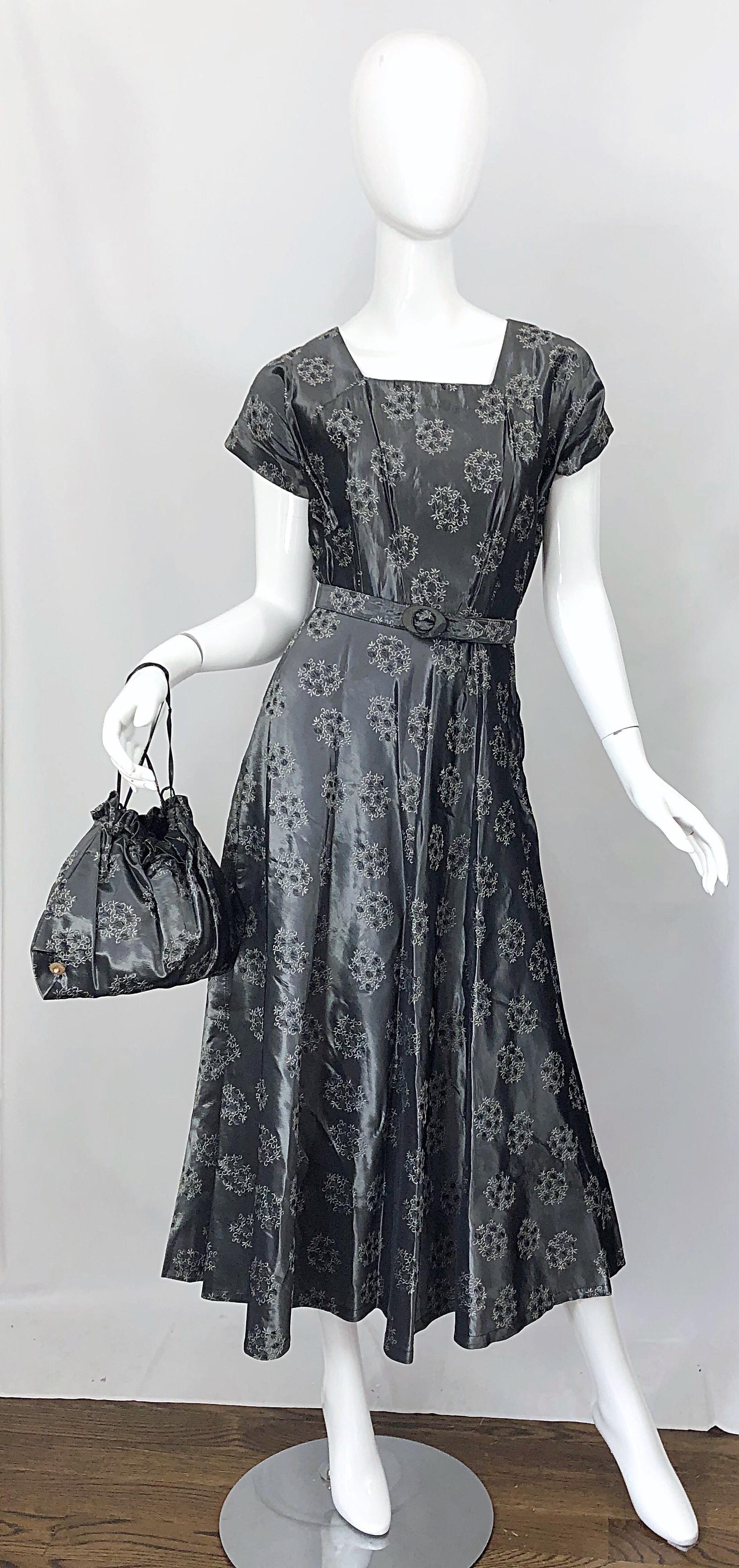 Robe et sac à main vintage en taffetas de soie argenté, demi-couture, années 50 en vente 8