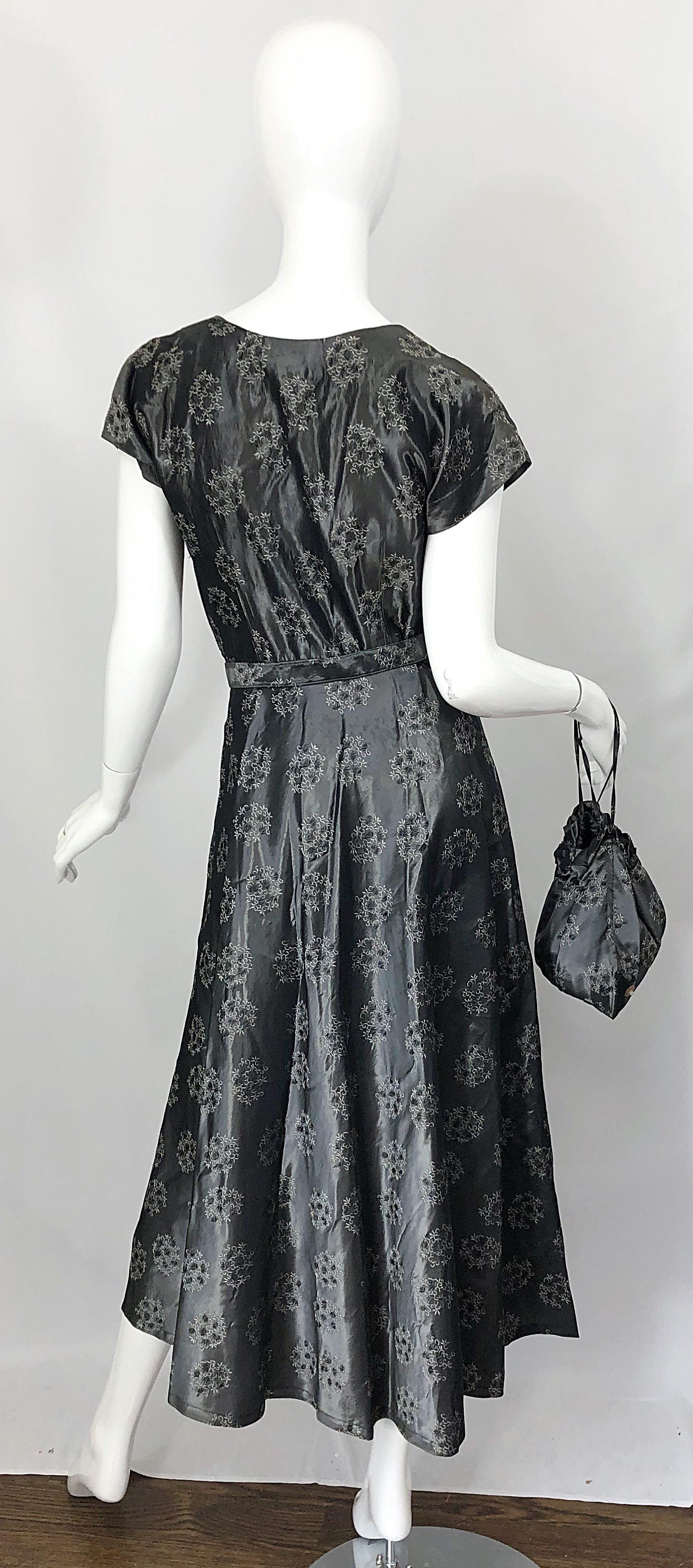 Noir Robe et sac à main vintage en taffetas de soie argenté, demi-couture, années 50 en vente