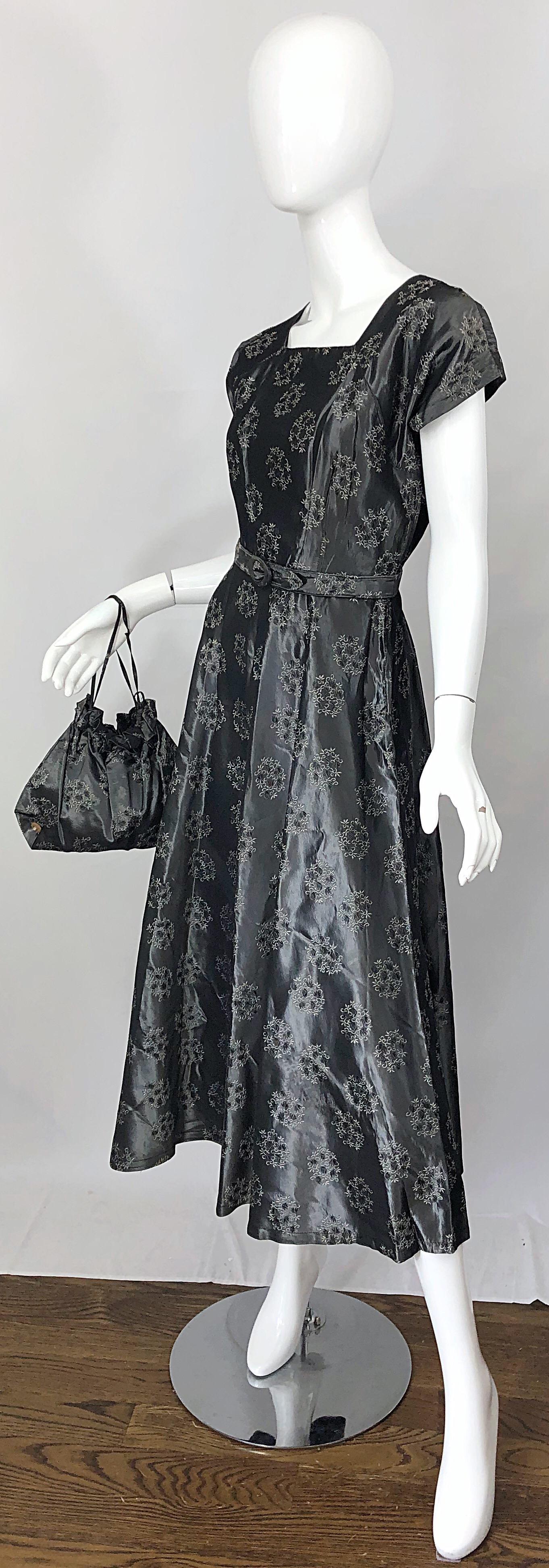 Robe et sac à main vintage en taffetas de soie argenté, demi-couture, années 50 Pour femmes en vente