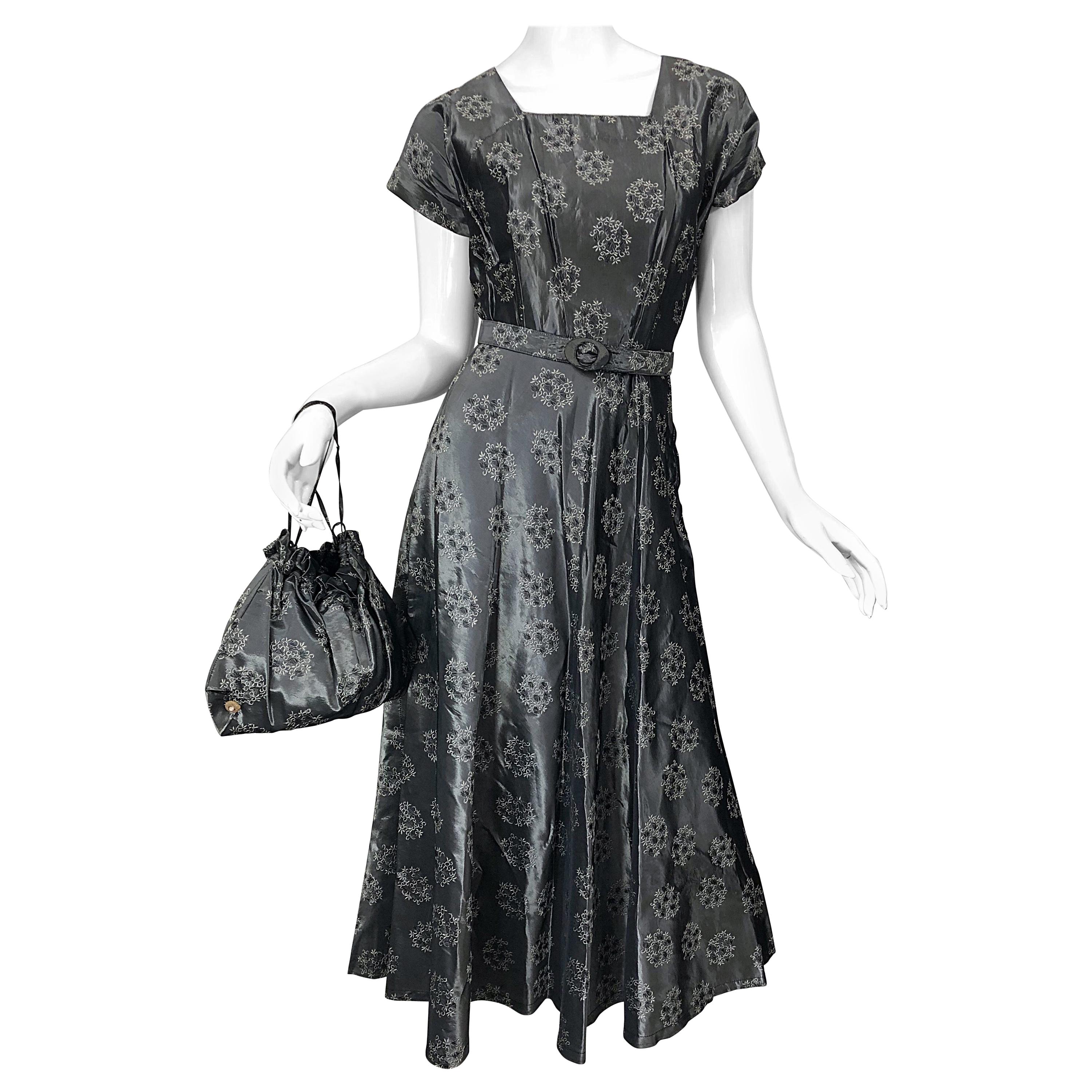 Robe et sac à main vintage en taffetas de soie argenté, demi-couture, années 50 en vente
