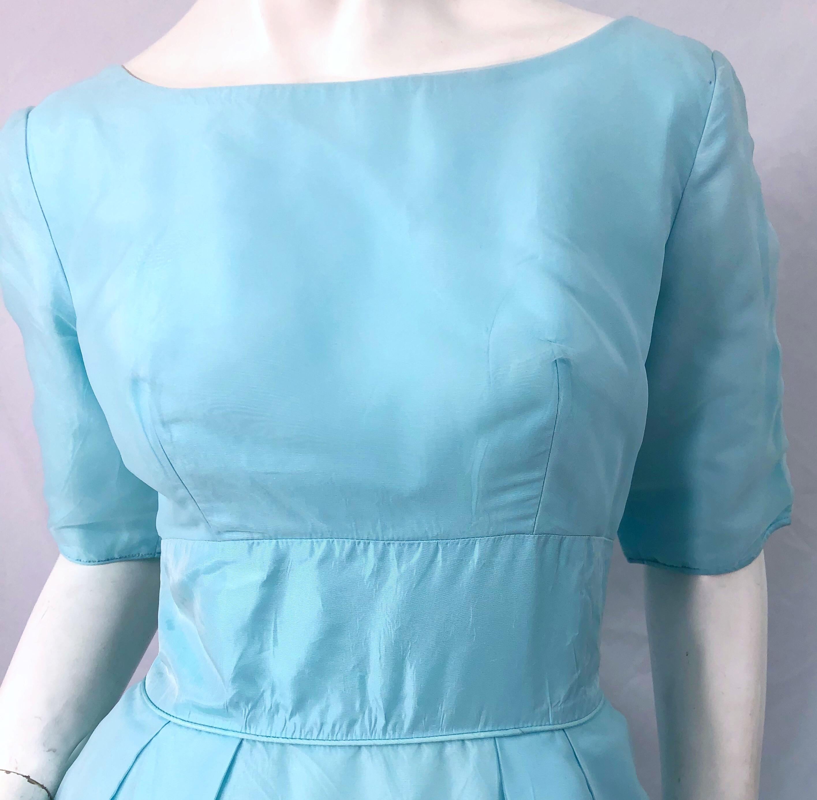 1950er Jahre Demi Couture Hellblaues Cinderella Kleid aus Seide, Chiffon und Taft mit 3/4 Ärmeln (Blau) im Angebot