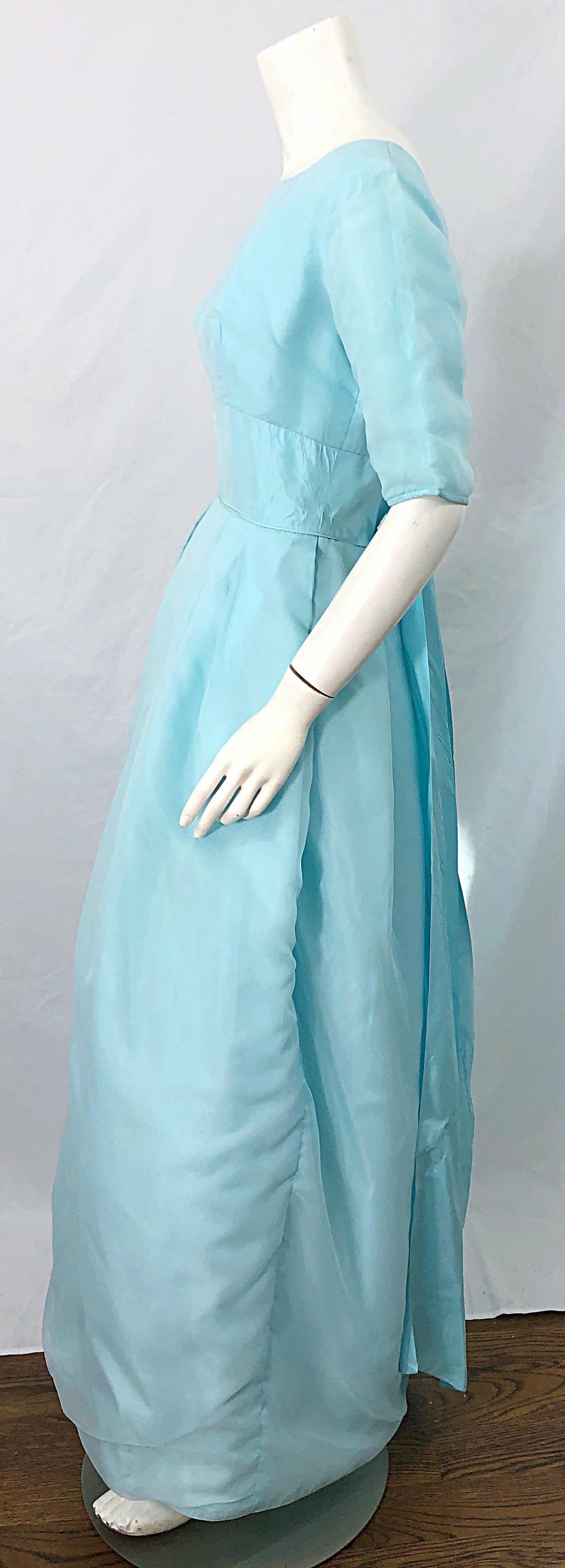 1950er Jahre Demi Couture Hellblaues Cinderella Kleid aus Seide, Chiffon und Taft mit 3/4 Ärmeln im Zustand „Hervorragend“ im Angebot in San Diego, CA