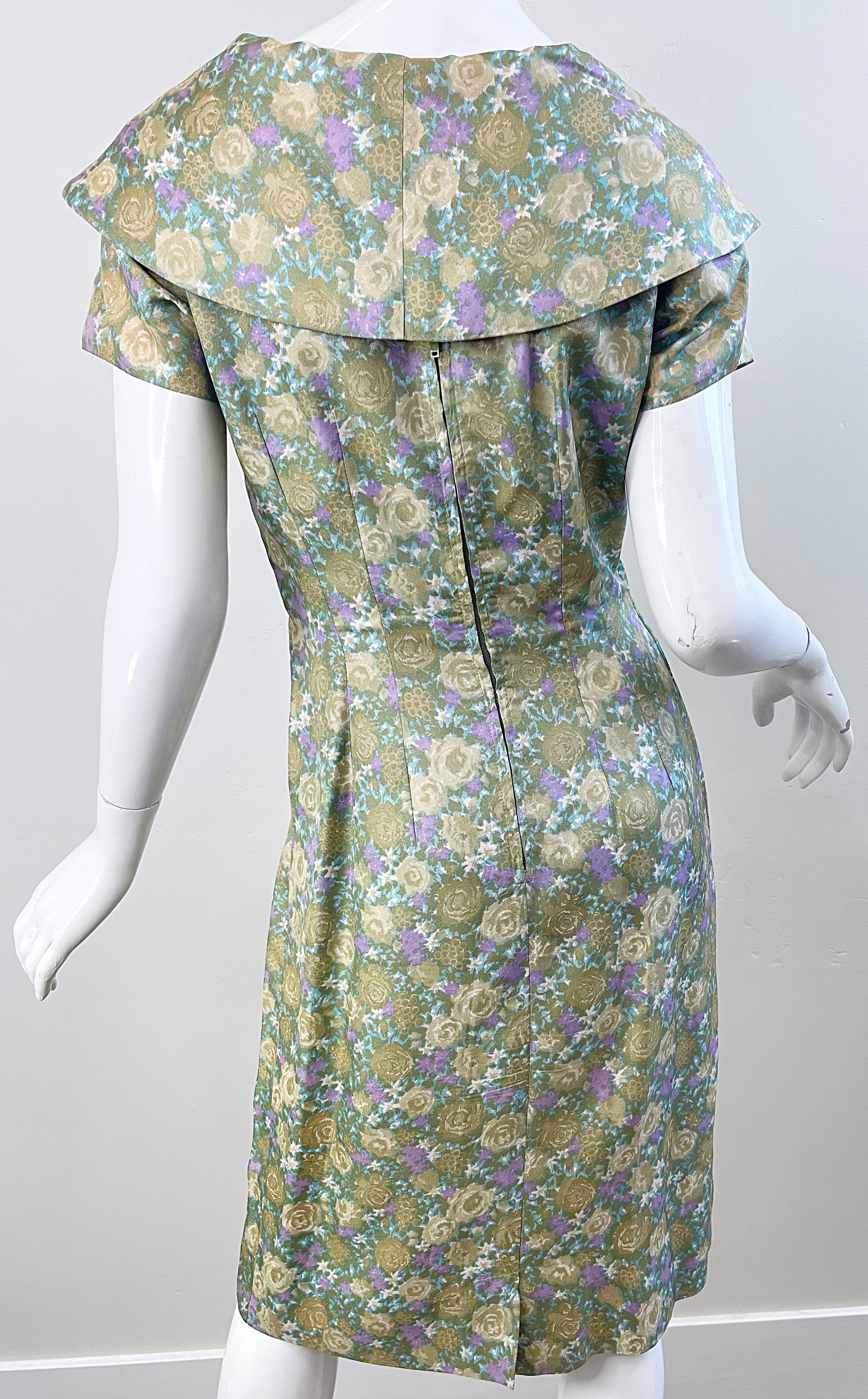 1950er Demi Couture Vintage 50er Jahre Seidenkleid mit Schalkragen und grünem, lila Blumendruck im Angebot 4