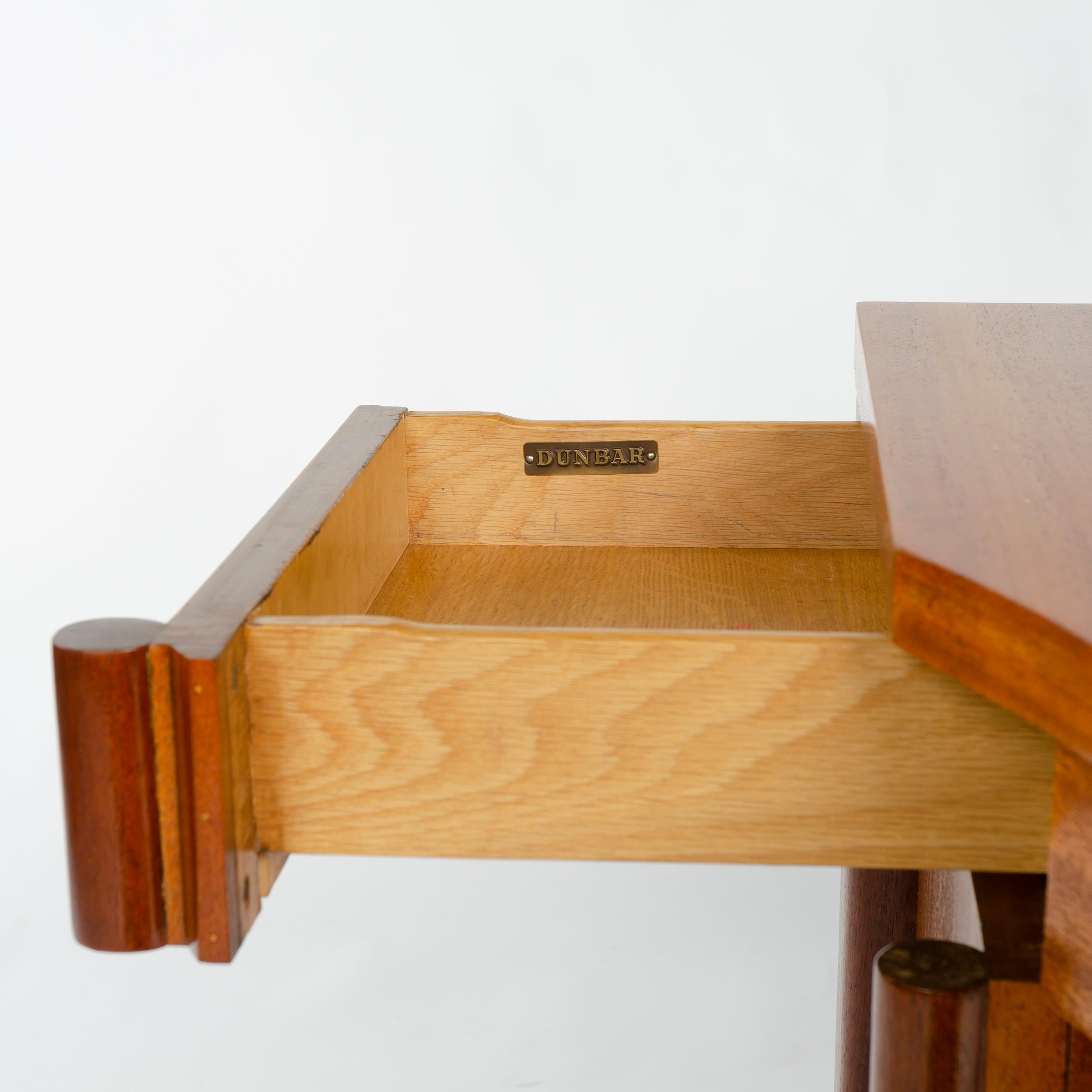 Schminktisch oder Schreibtisch aus den 1950er Jahren von Edward Wormley für Dunbar (Holz) im Angebot