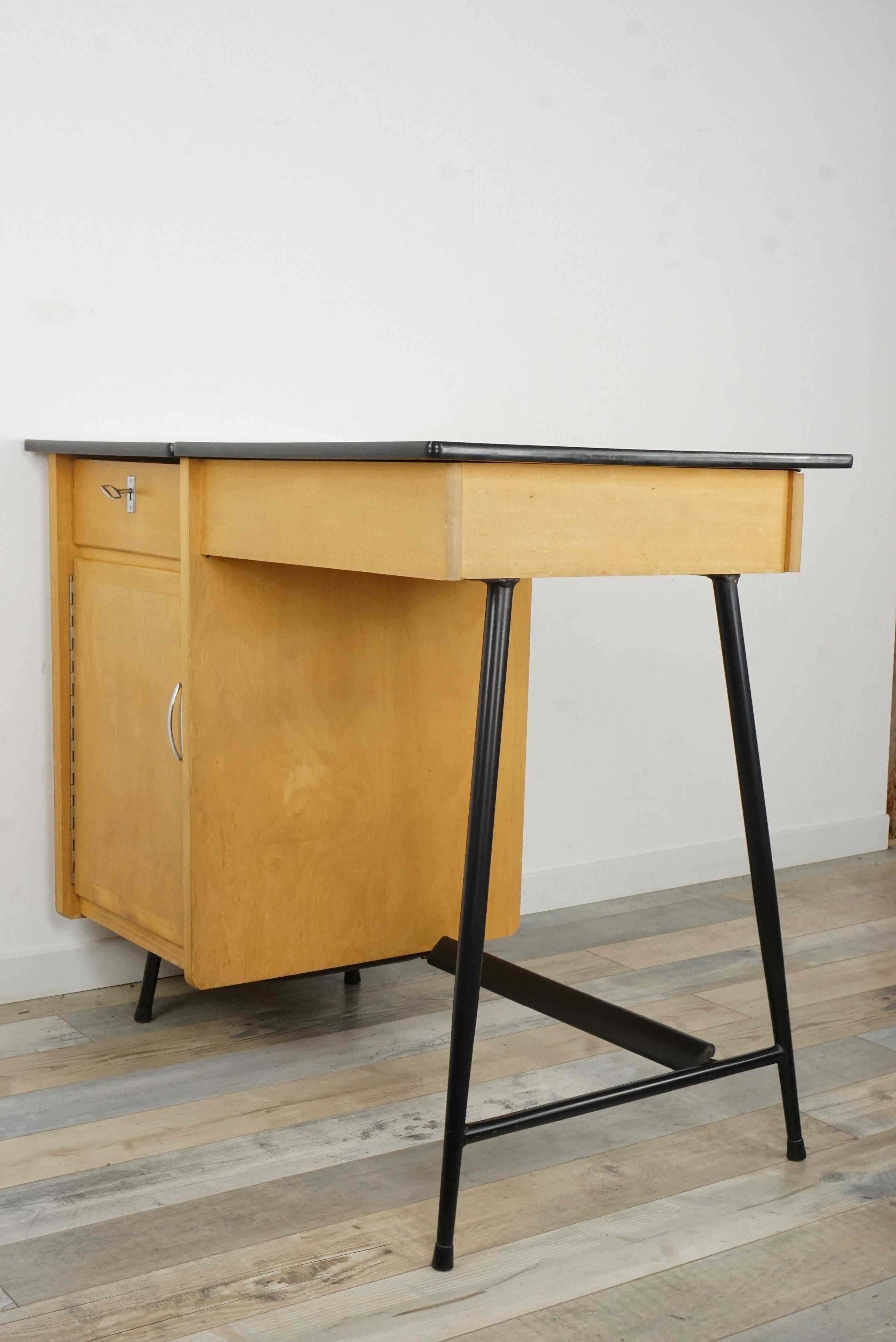 1950s Design Black Metal and Wooden Desk In Good Condition In Tourcoing, FR