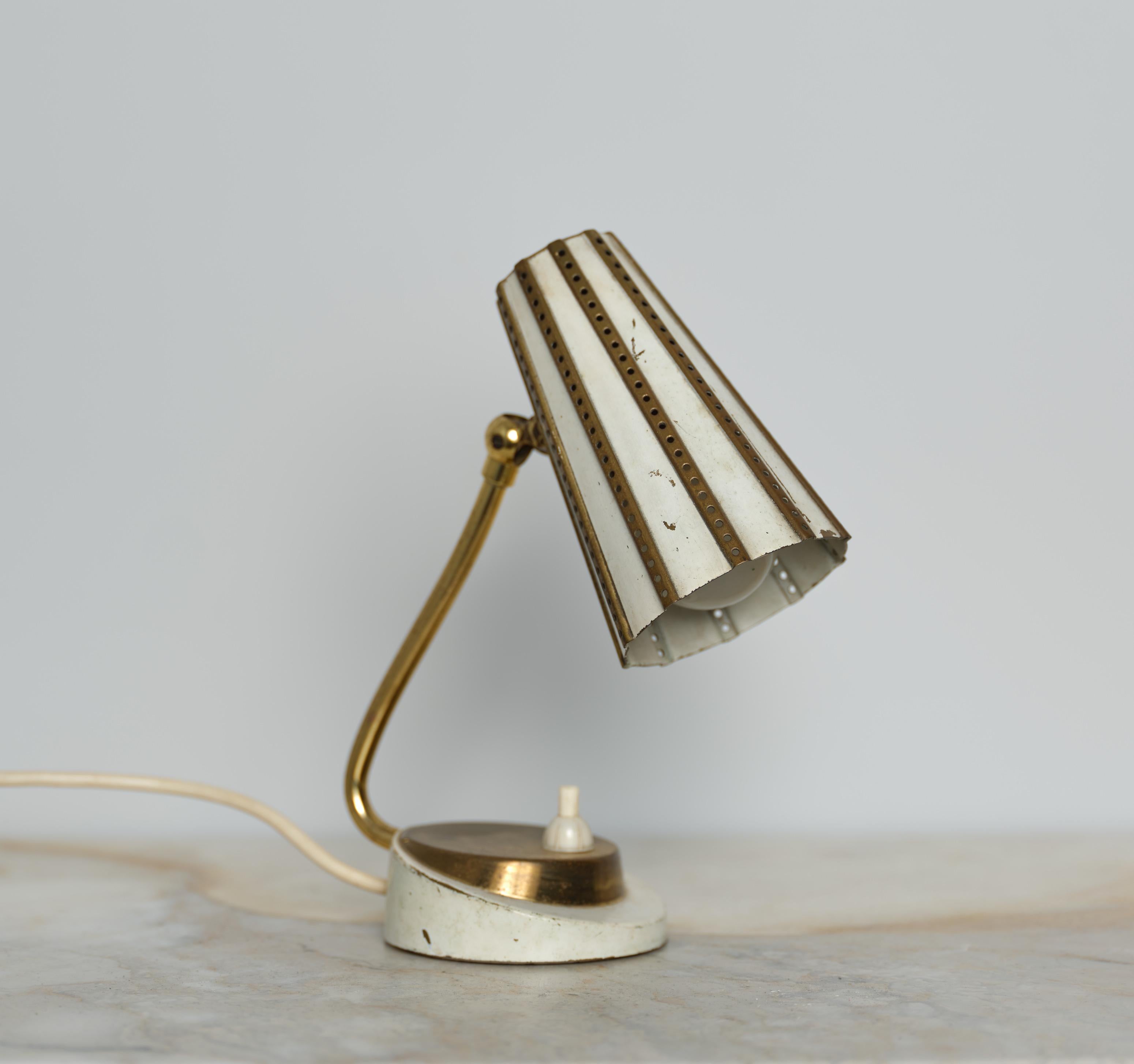 1950s Design Brass and White Desk Lamp  In Good Condition For Sale In Rome, IT