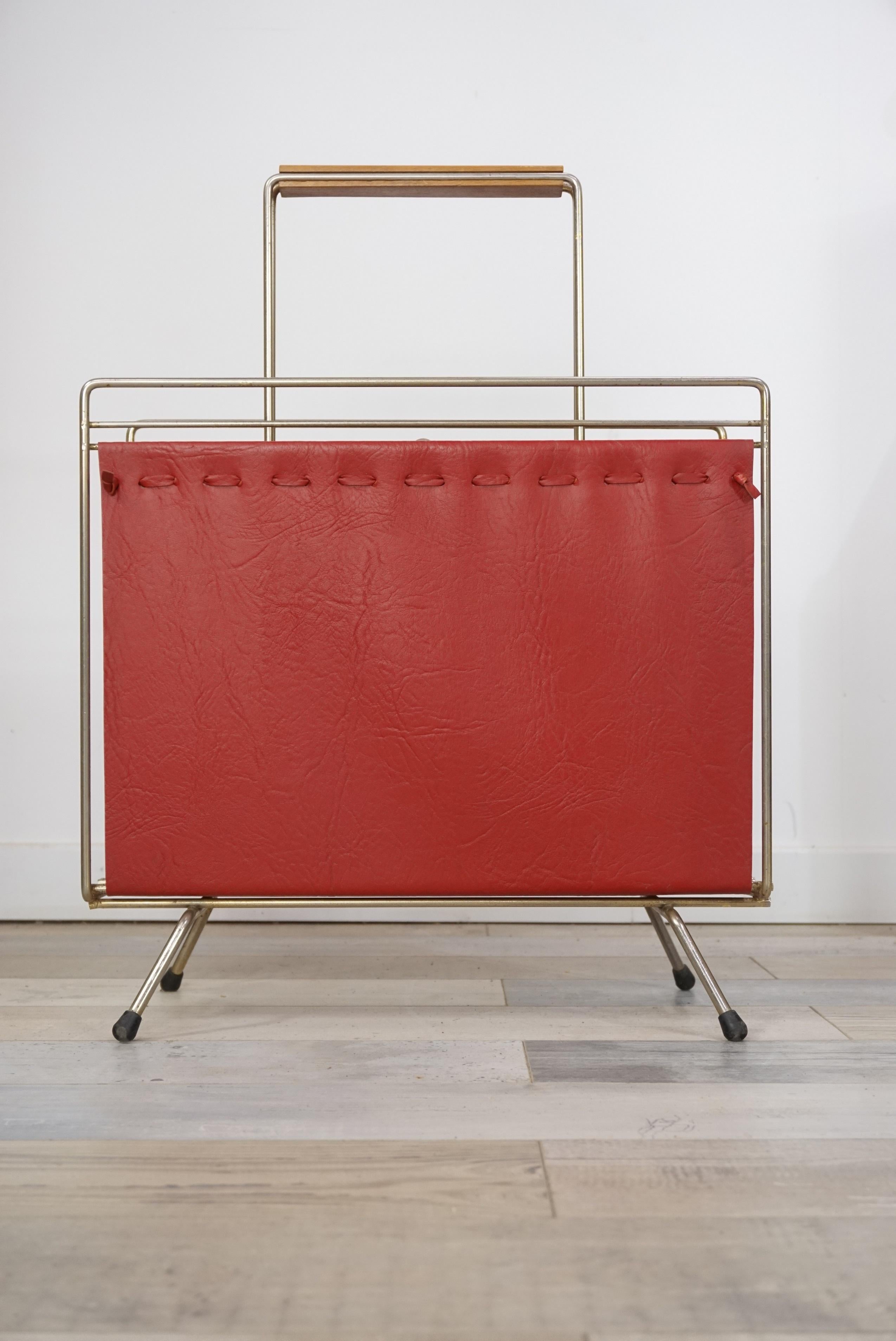 1950s Design Metal and Red Faux Leather Magazine Rack In Excellent Condition In Tourcoing, FR