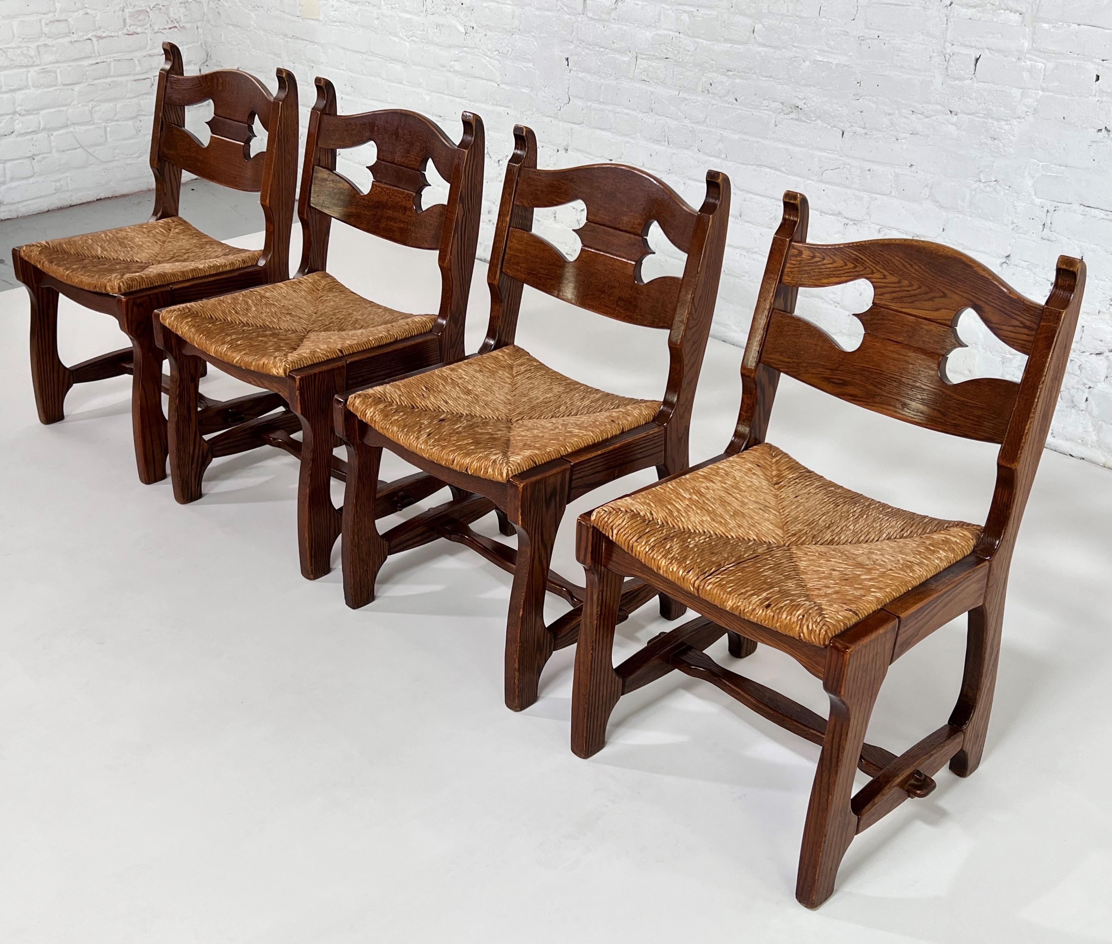 1950s Design Oak Wooden And Braided Straw Seats Set of 4 Chairs composed of a Brutalist wooden structure adorned with a braided straw seat.