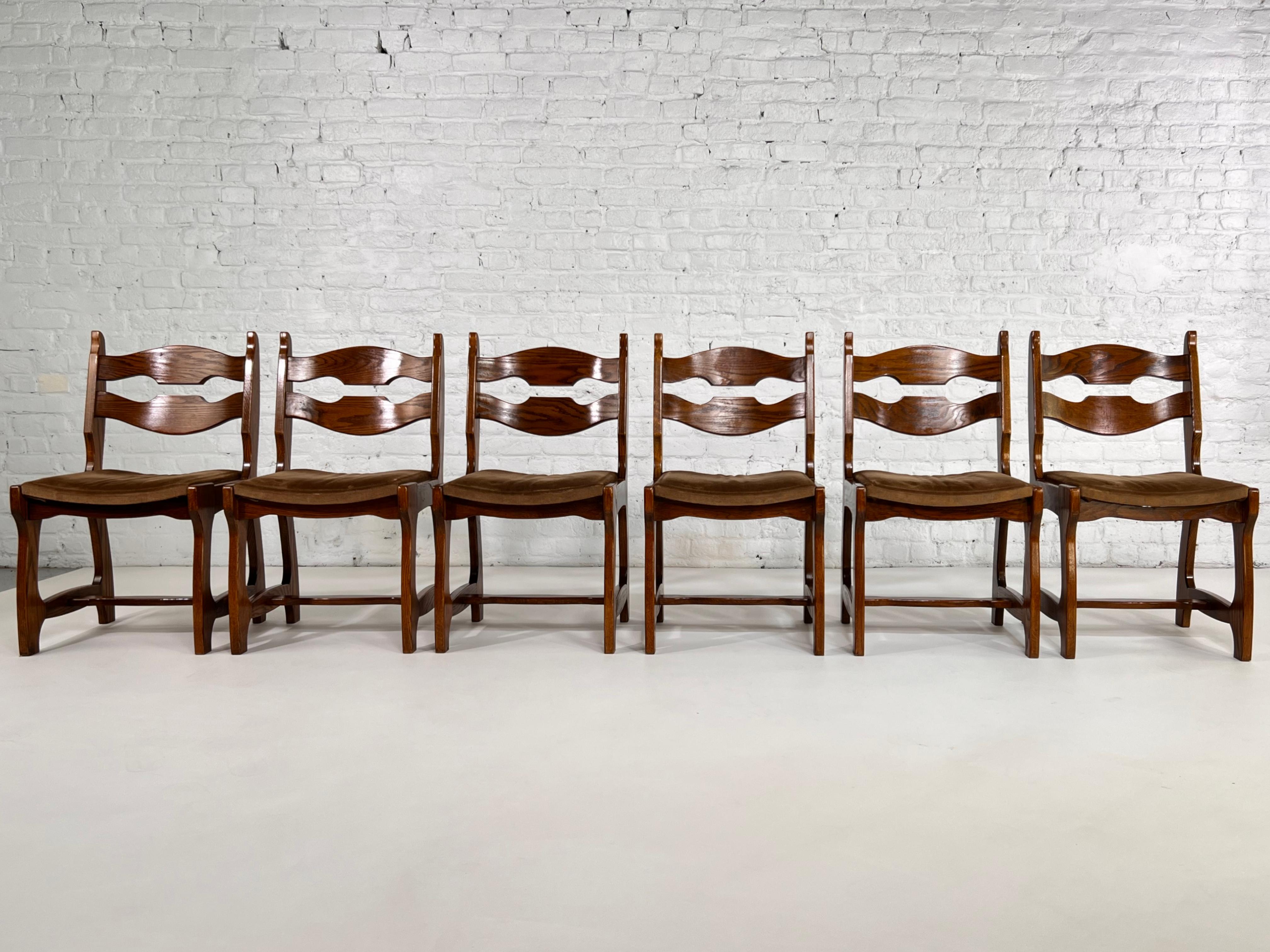 Magnificent and unusual set of 6 chairs 1950s Guillerme et Chambron attribute design in oak wooden structure and velvet seat
 
