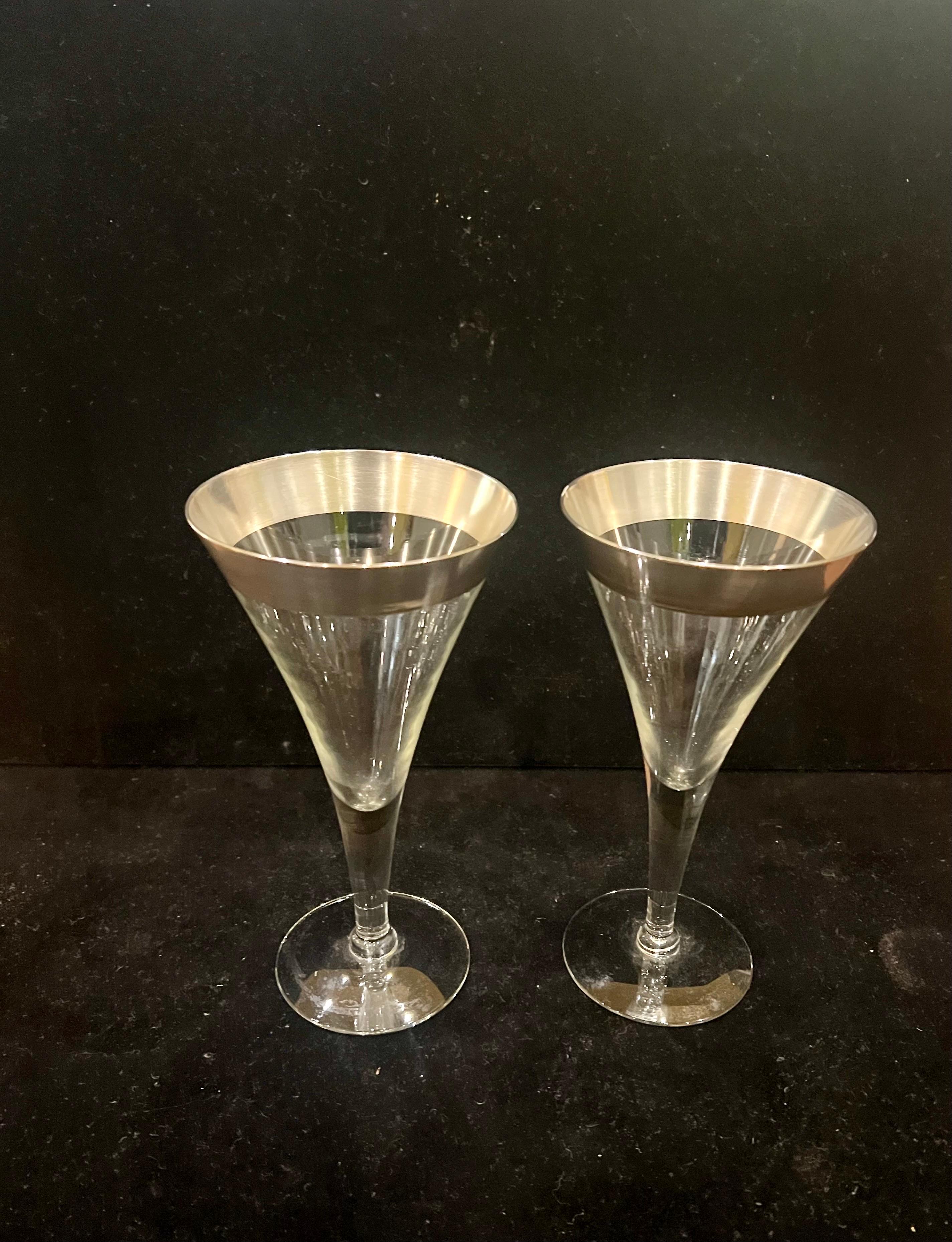 Elegant pair of wine glasses by Dorothy Thorpe design, with pure silver ring in excellent condition.