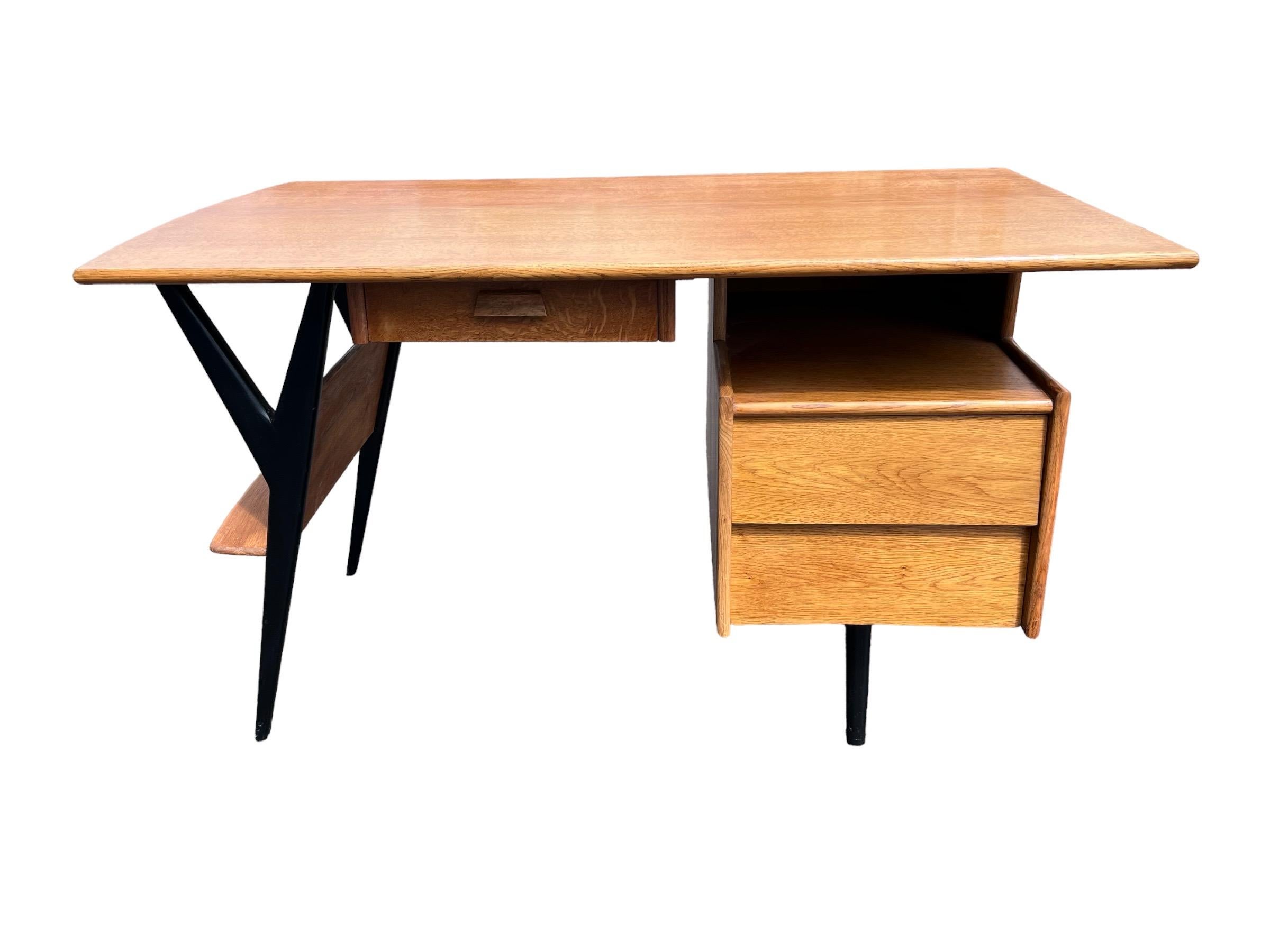 1950's desk by Louis Paolozzi  In Good Condition For Sale In Brooklyn, NY