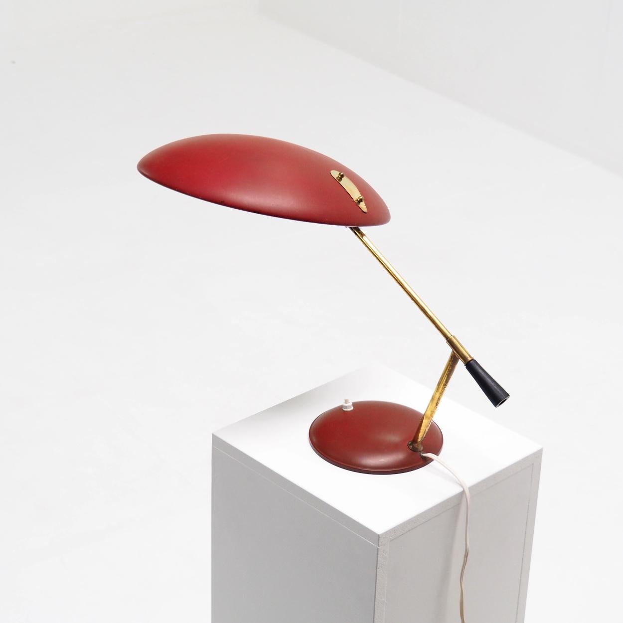 1950er Desk- oder Tischlampe aus burgunderrot lackiertem Metall im Angebot 5