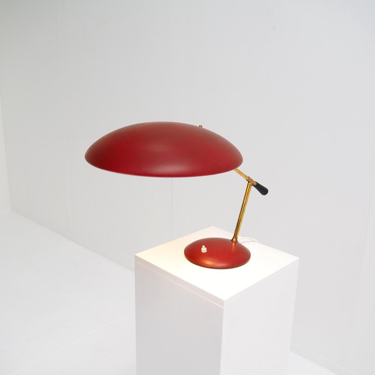1950er Desk- oder Tischlampe aus burgunderrot lackiertem Metall im Angebot 6