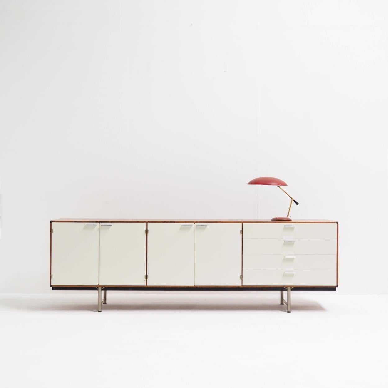 1950er Desk- oder Tischlampe aus burgunderrot lackiertem Metall im Angebot 3