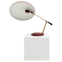 Lampe de bureau ou de table des années 1950 en métal peint rouge bourgogne