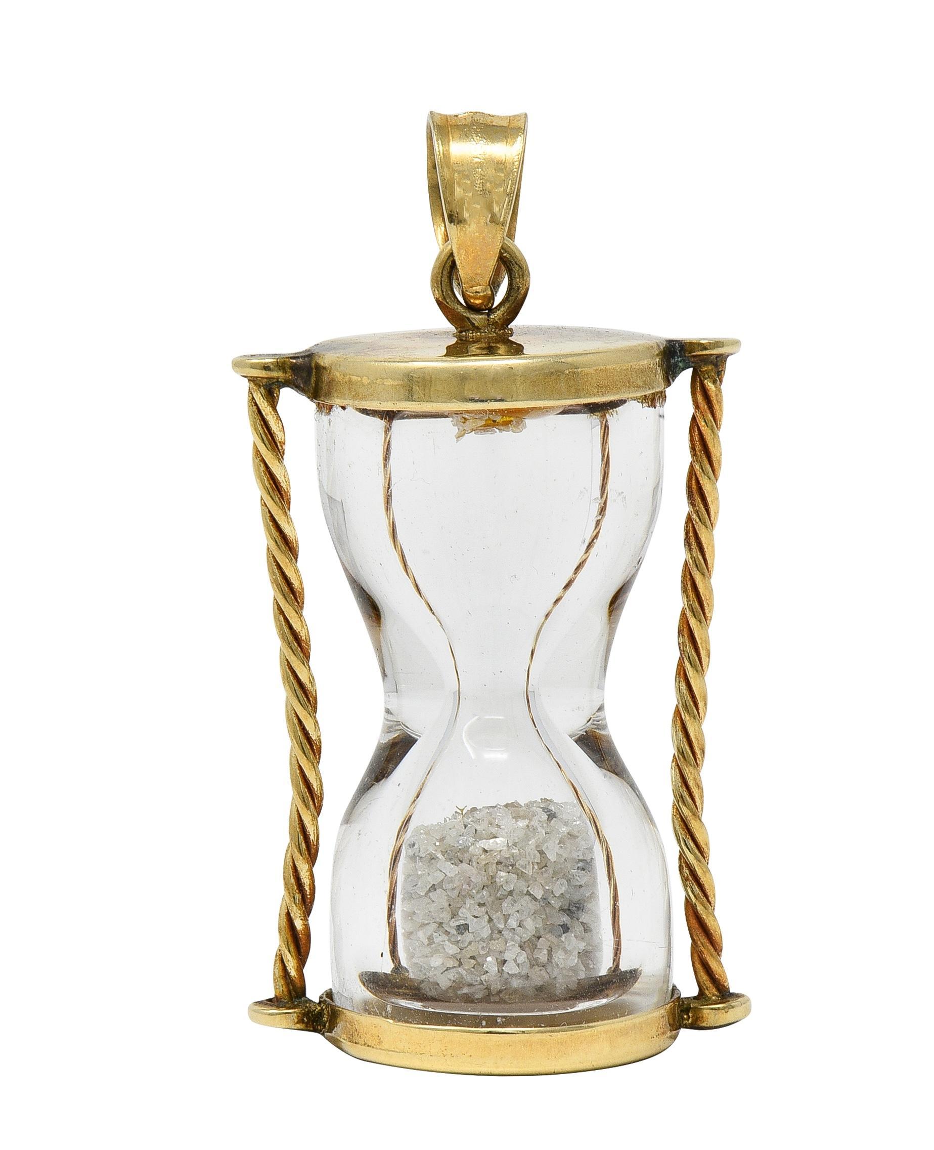 Charm a clessidra d'epoca con diamante del 1950 in oro giallo 10 carati In condizioni ottime in vendita a Philadelphia, PA