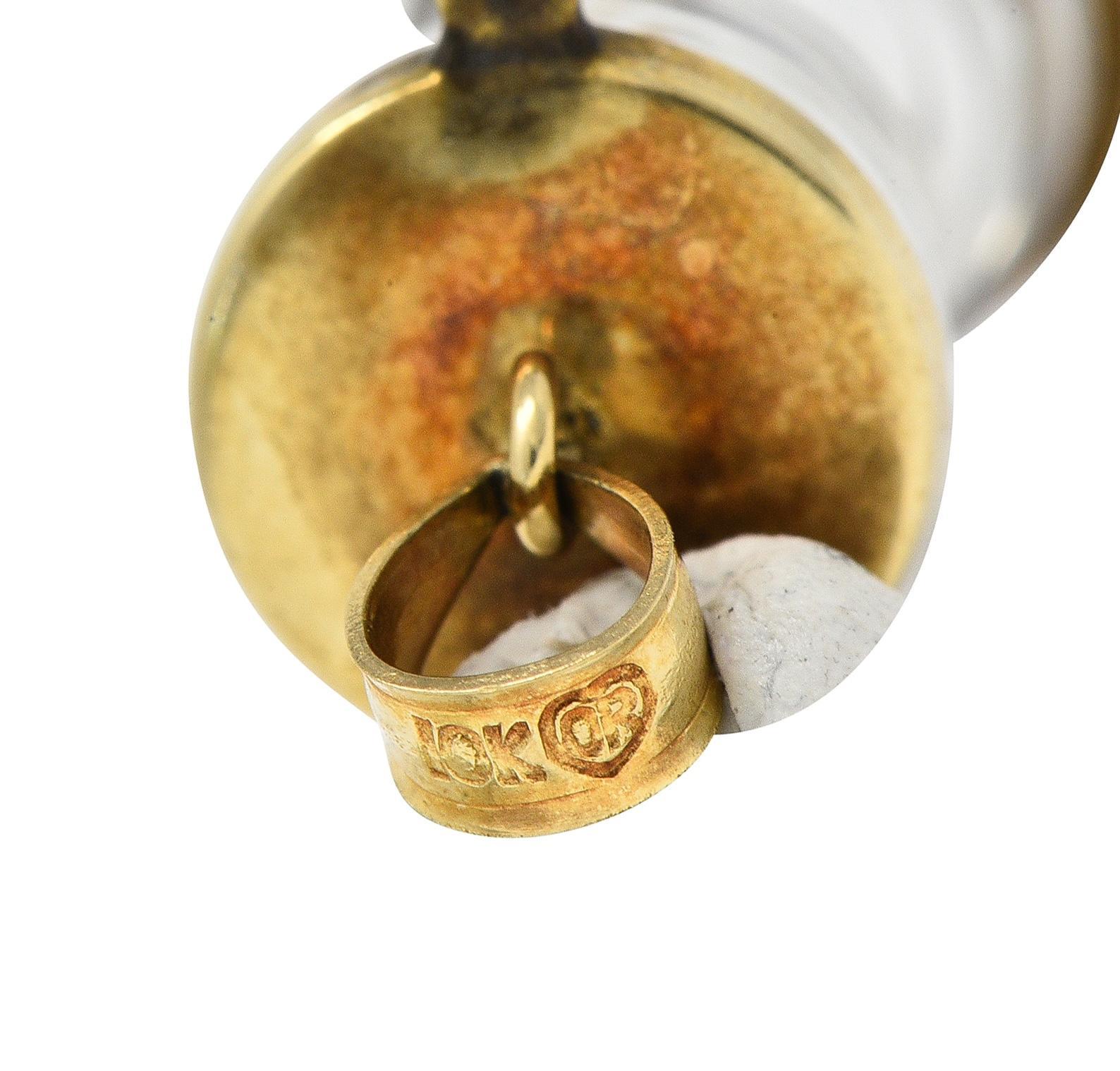 Charm a clessidra d'epoca con diamante del 1950 in oro giallo 10 carati in vendita 1