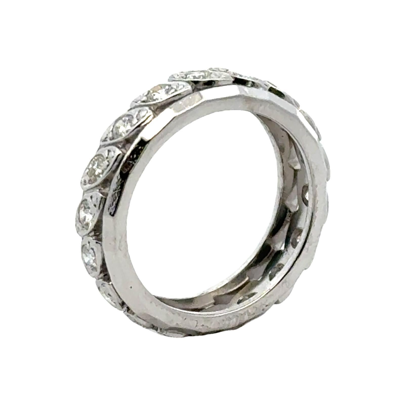 Anello vintage con diamante degli anni '50 in oro bianco 14 carati per l'eternità In condizioni ottime in vendita a Boca Raton, FL