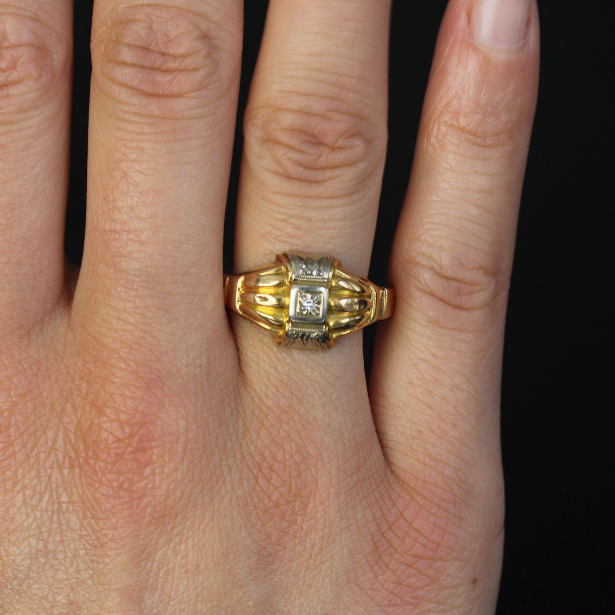 1950s Diamond 18 Karat Yellow Gold Geometrical Pattern Ring In Fair Condition For Sale In Poitiers, FR