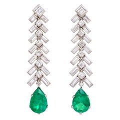 1950s Diamond and Pear-Shaped Emerald Drop Earrings in Platinum